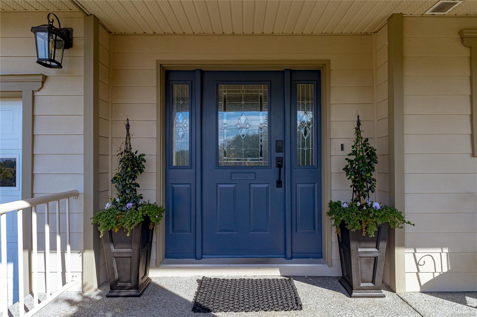 6309 Central Saanich Rd — listing photo 8 of 91