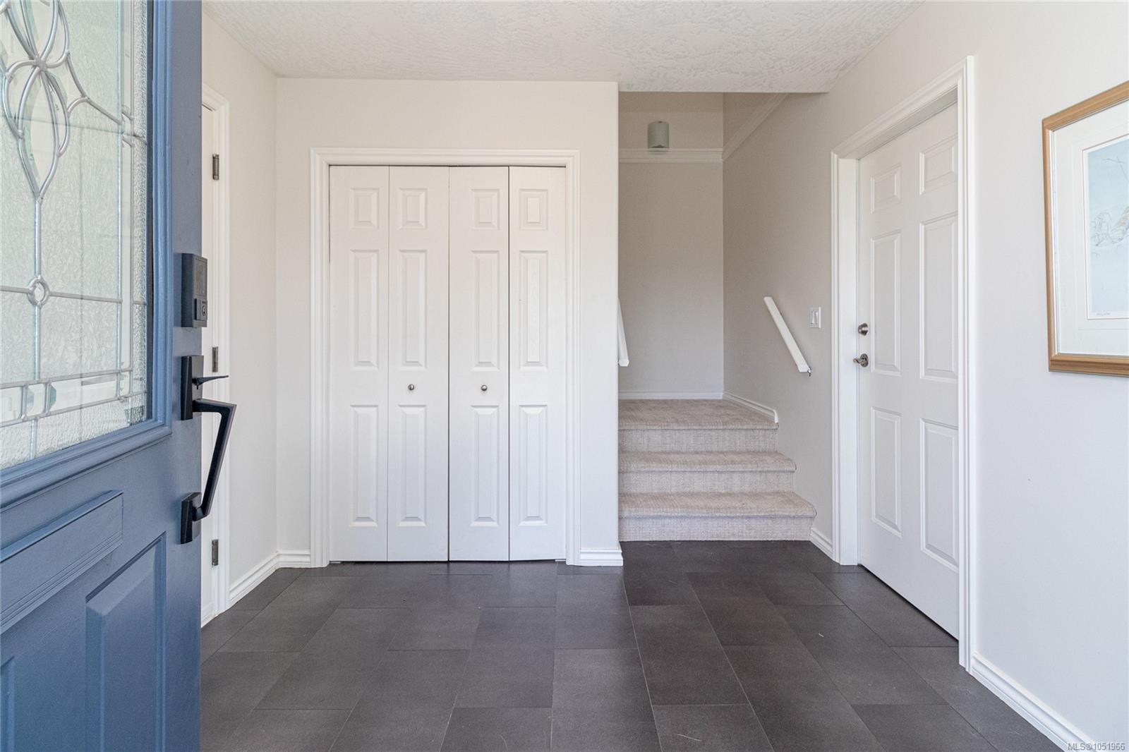 6309 Central Saanich Rd — listing photo 9 of 91