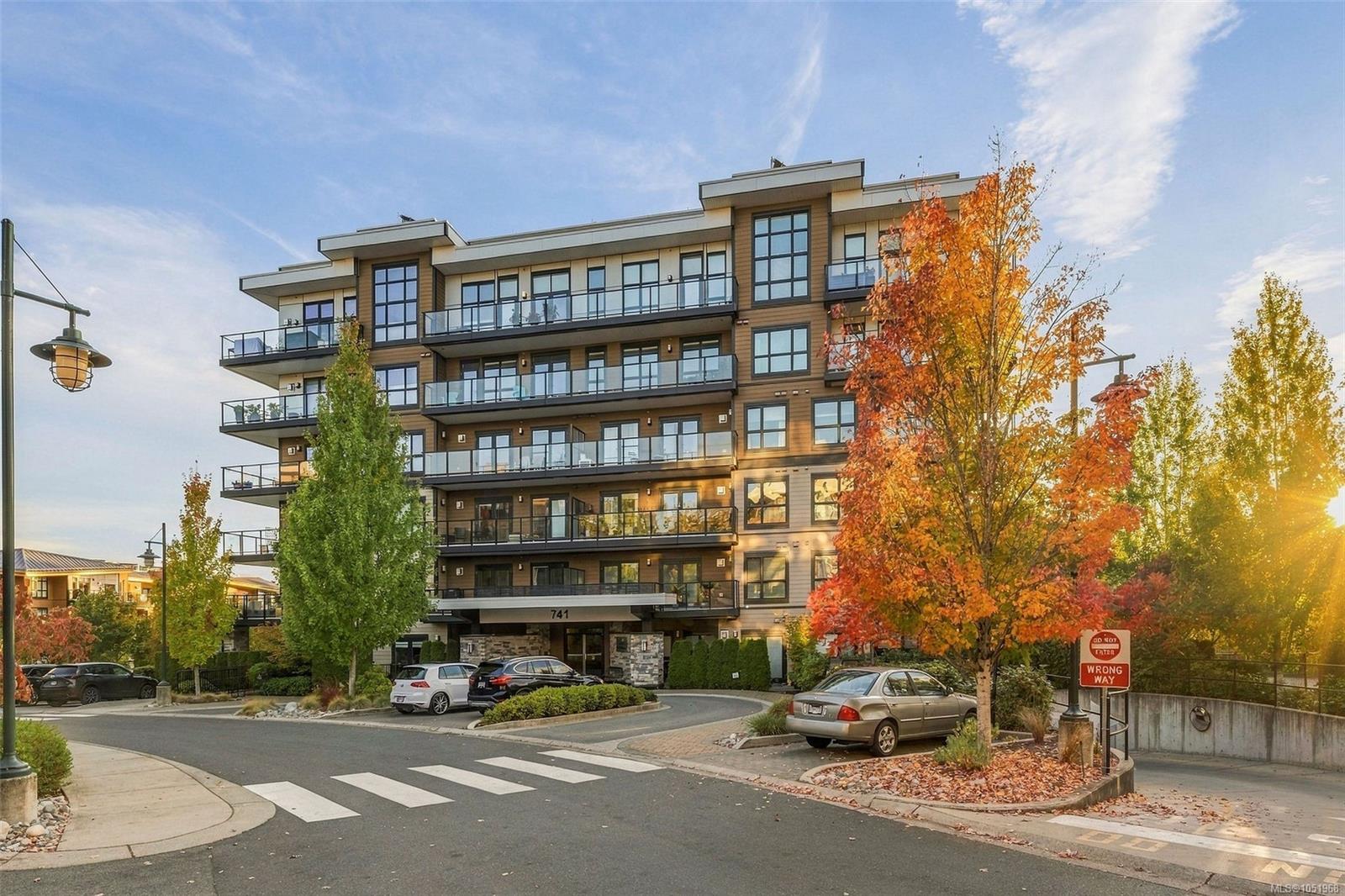 207-741 Travino Lane — listing photo 3 of 42