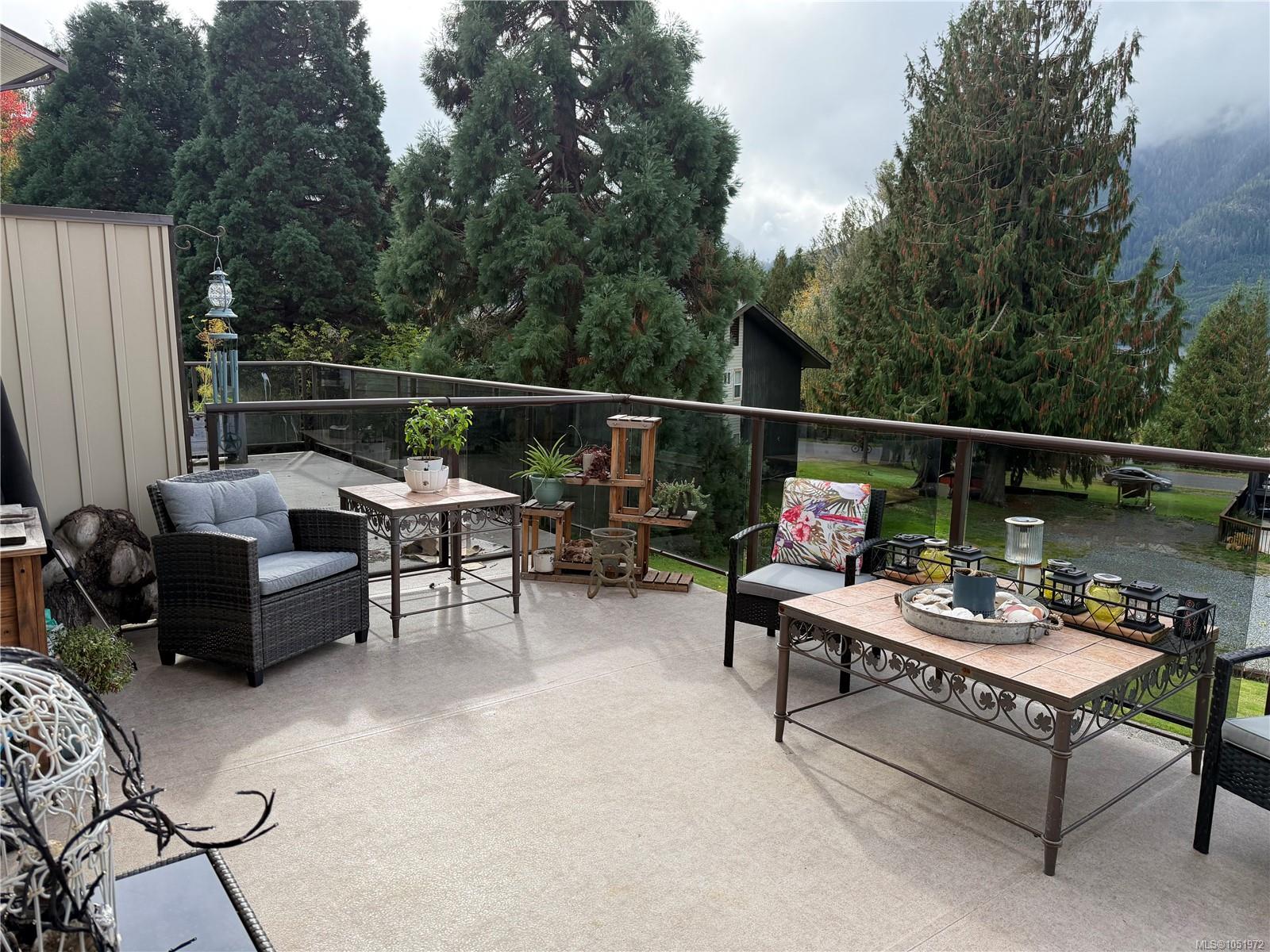 202 Haida Ave — listing photo 11 of 26