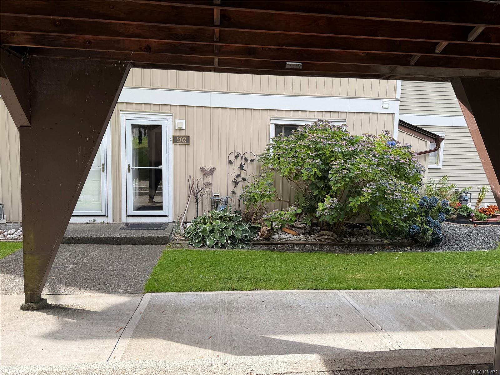 202 Haida Ave — listing photo 3 of 26
