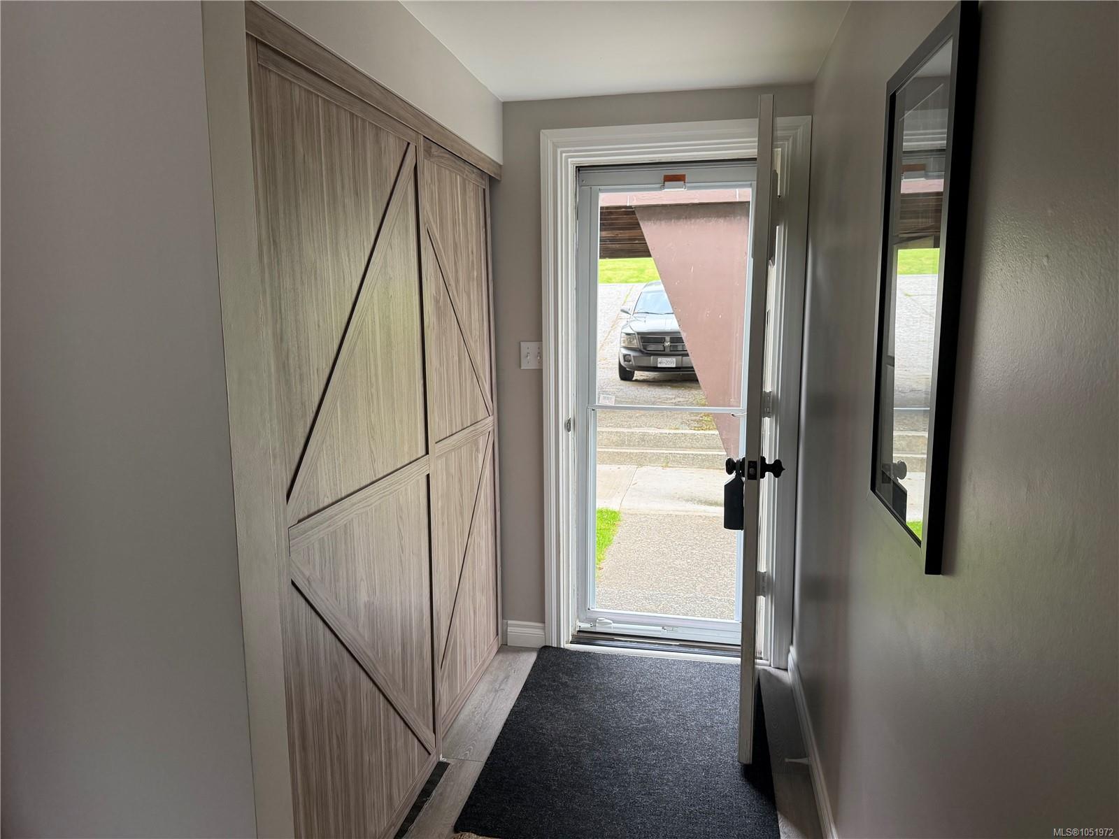 202 Haida Ave — listing photo 4 of 26