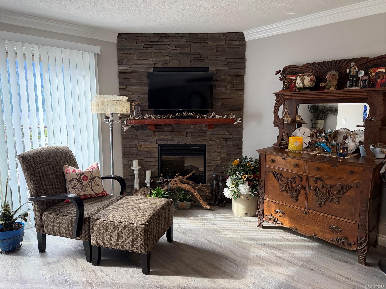 202 Haida Ave — listing photo 7 of 26