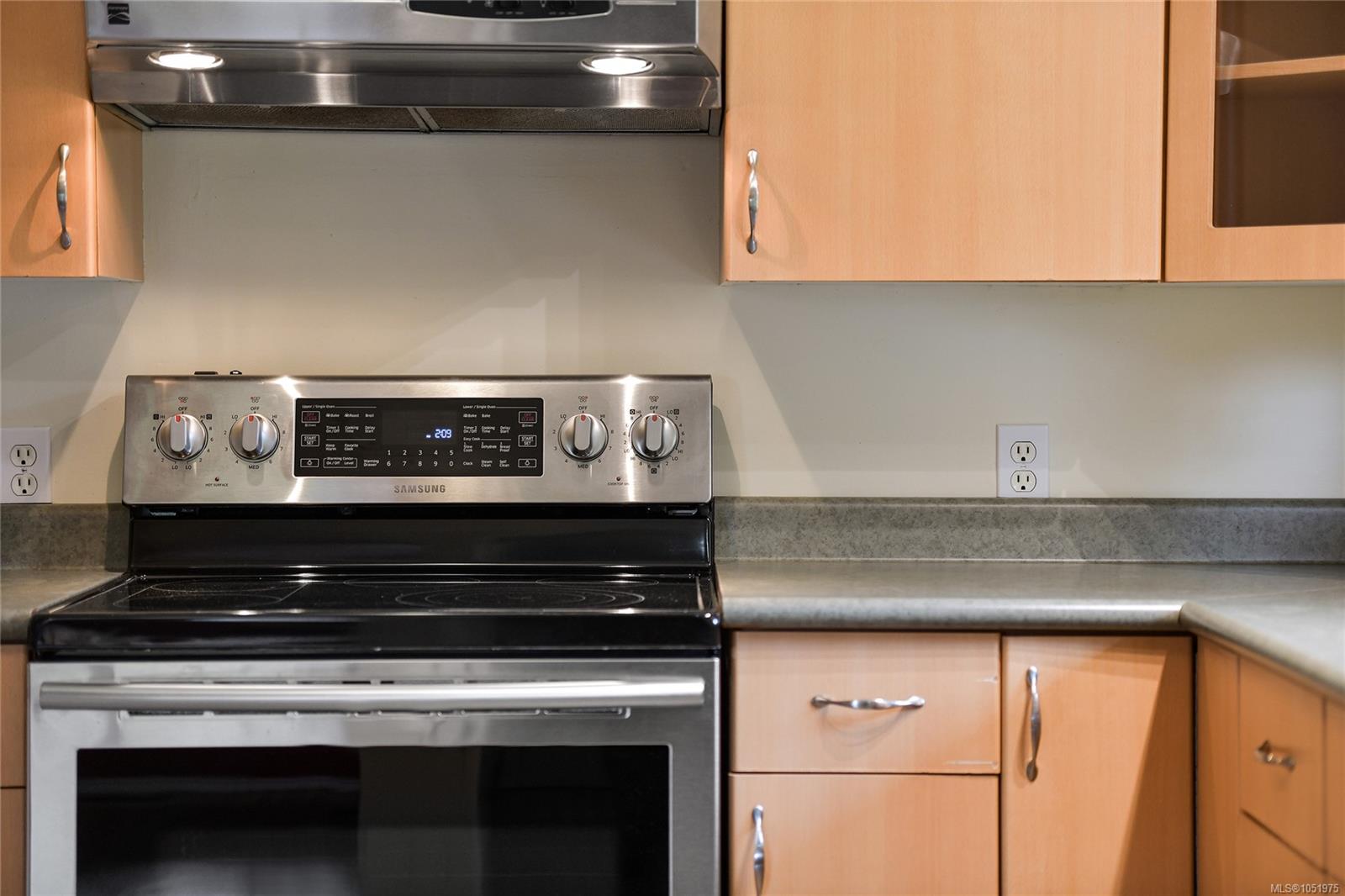 3213 Aldridge St — listing photo 11 of 33