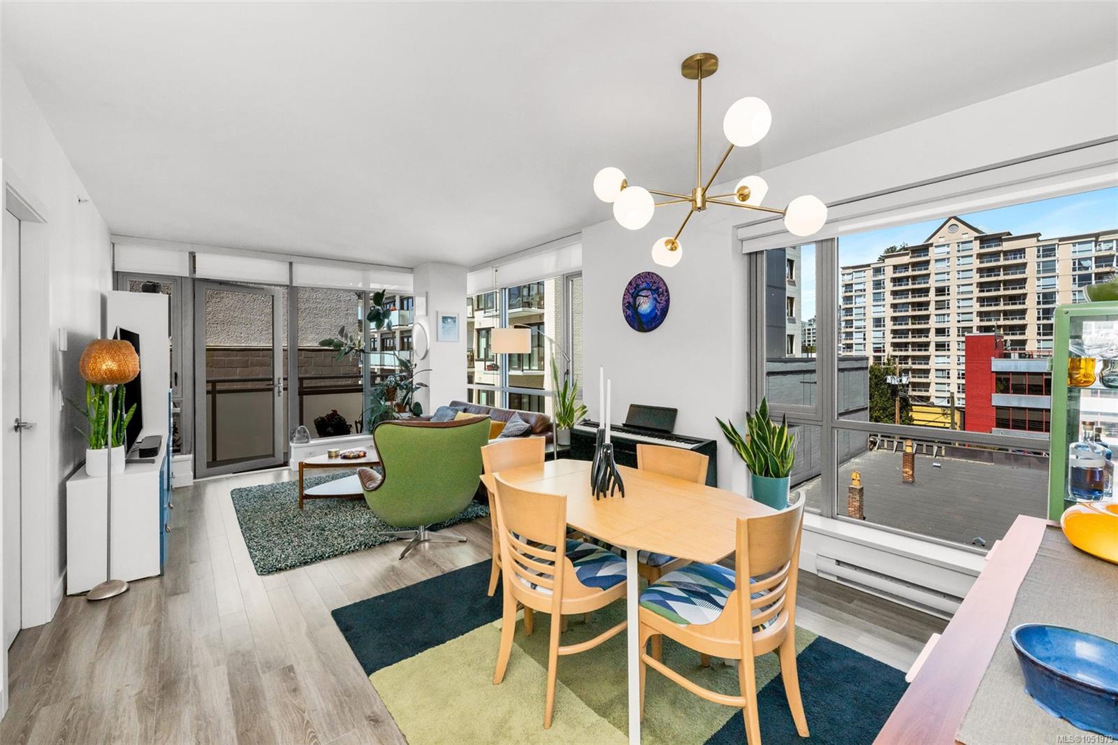 402-838 Broughton St — listing photo 2 of 40
