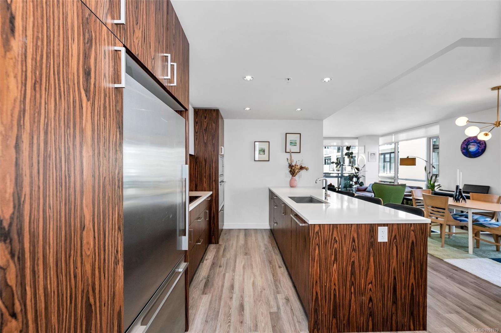 402-838 Broughton St — listing photo 4 of 40