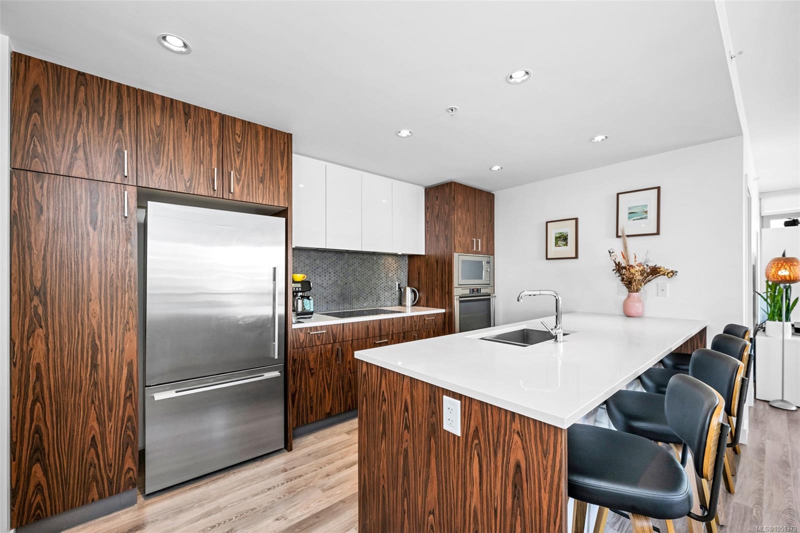 402-838 Broughton St — listing photo 5 of 40
