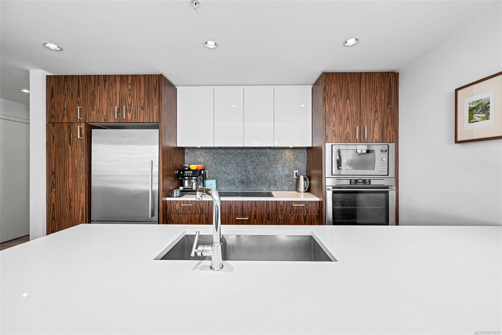 402-838 Broughton St — listing photo 7 of 40