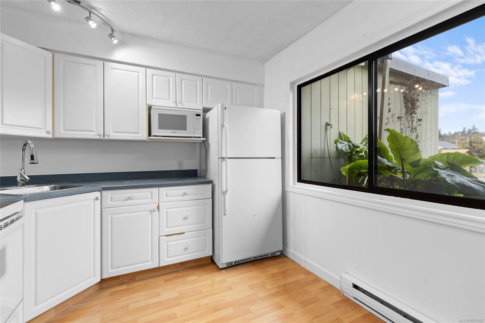 7-477 Lampson St — listing photo 11 of 29