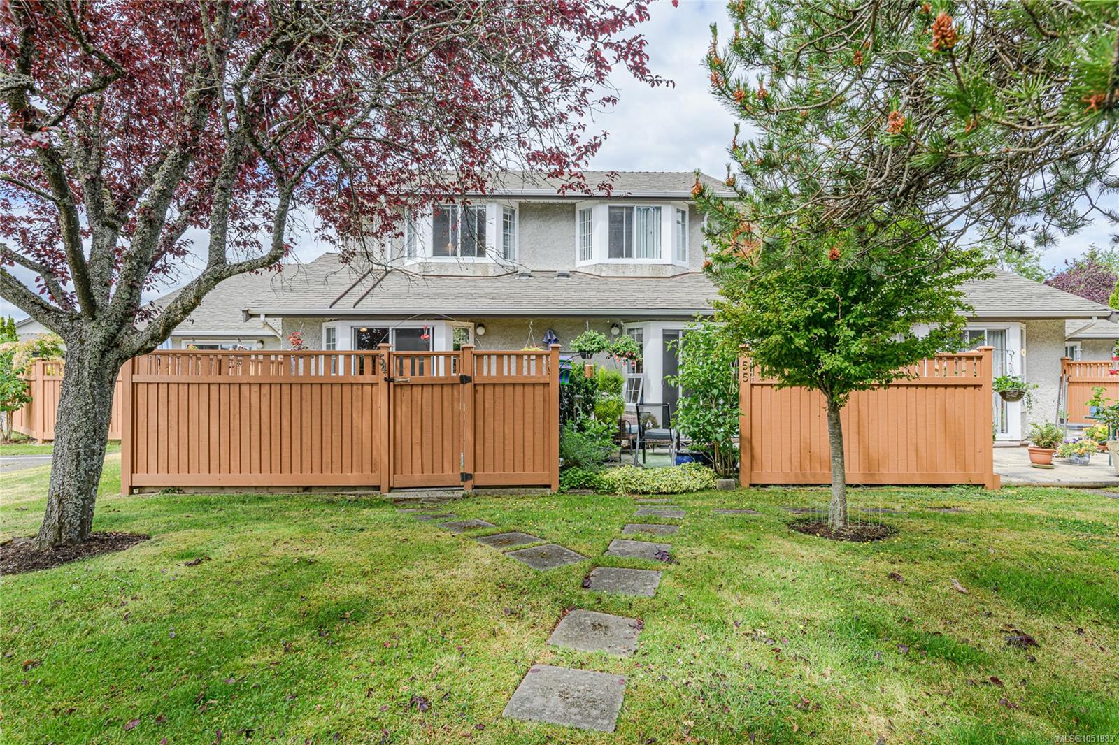 54-2070 Amelia Ave — listing photo 4 of 32