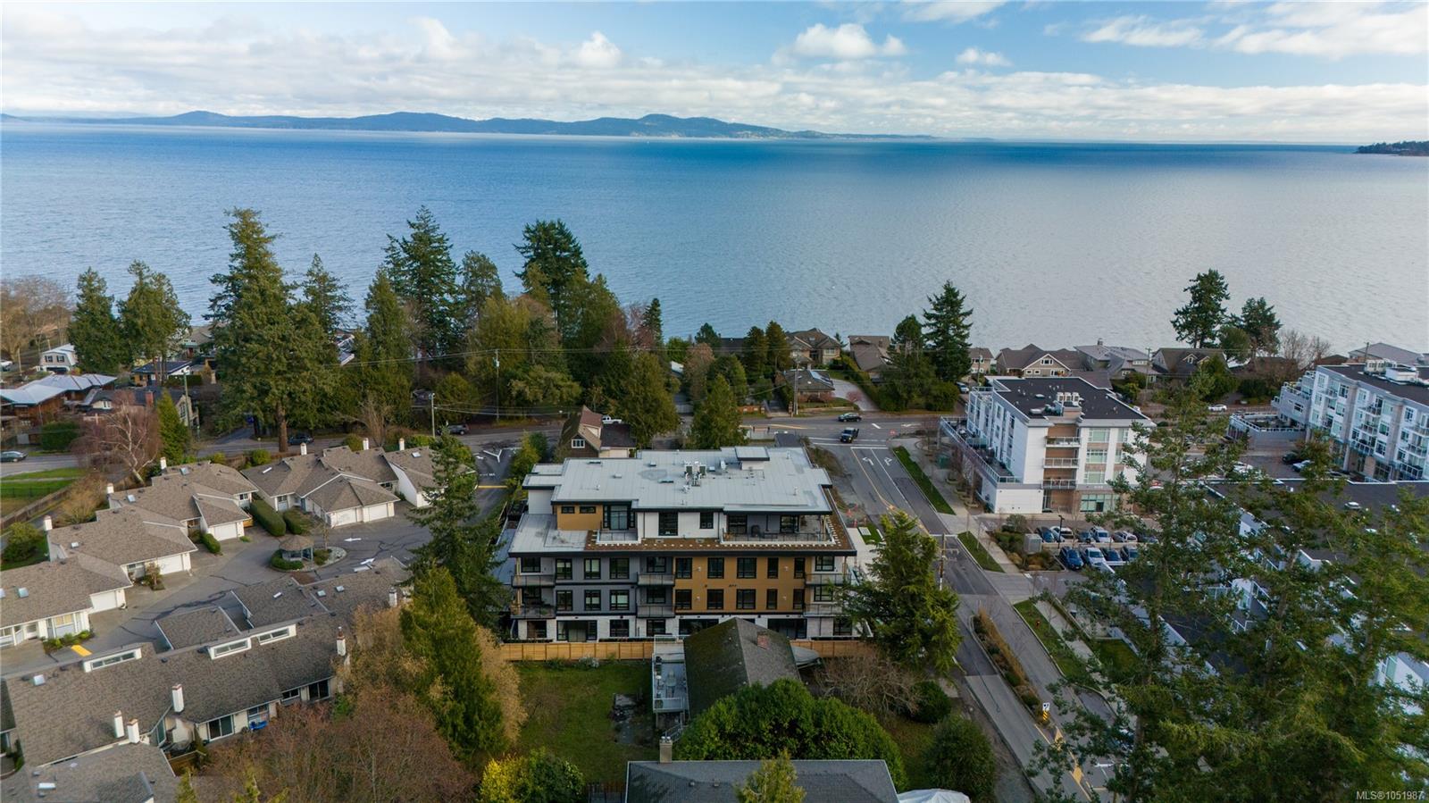 205-990 Doumac Ave — listing photo 3 of 26