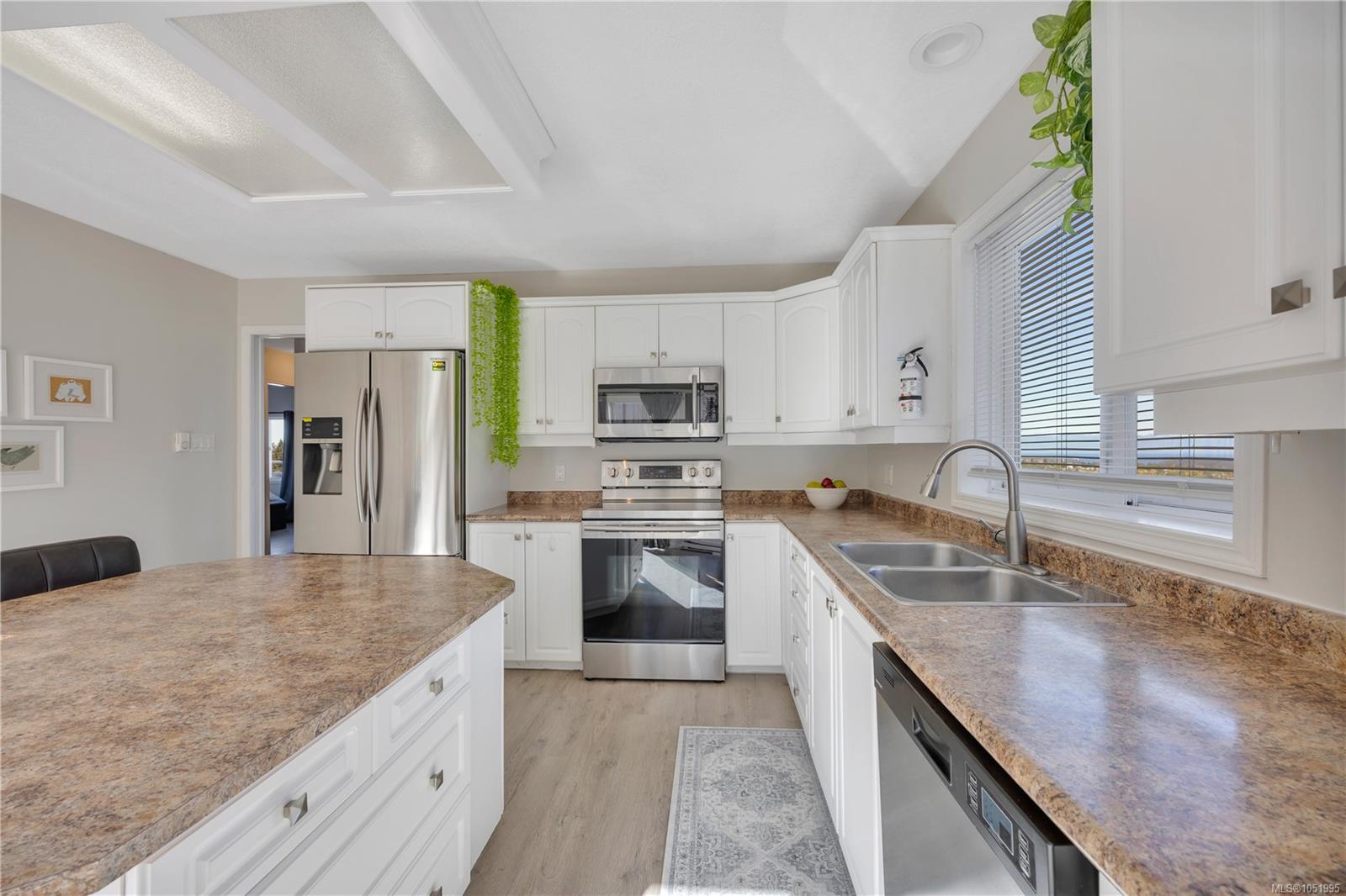 2145 Woodthrush Pl — listing photo 14 of 64