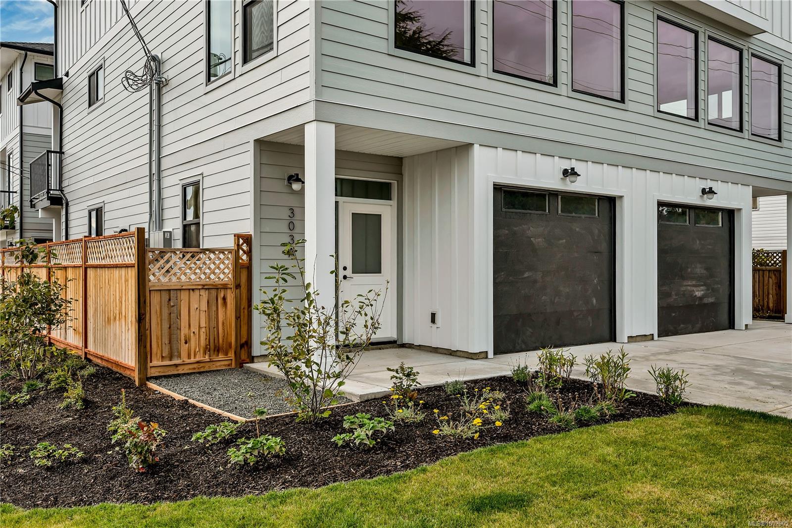 303 Hilchey Rd — listing photo 3 of 47