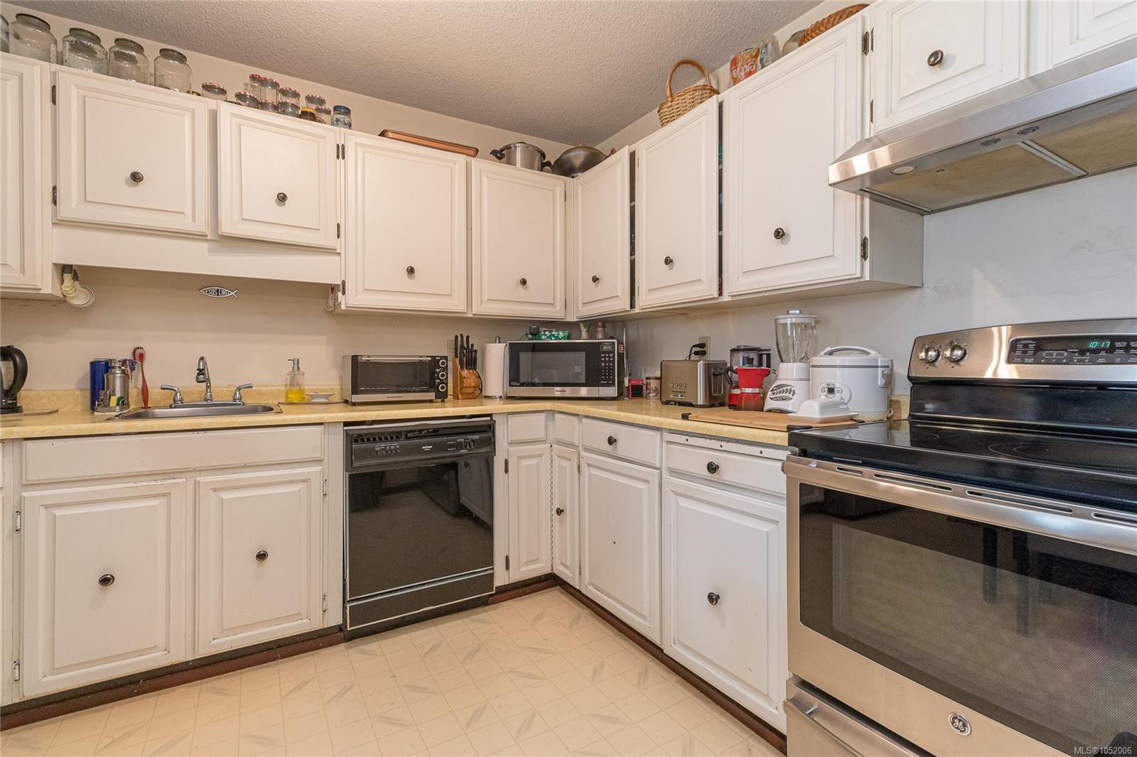 312-1545 Pandora Ave — listing photo 13 of 31