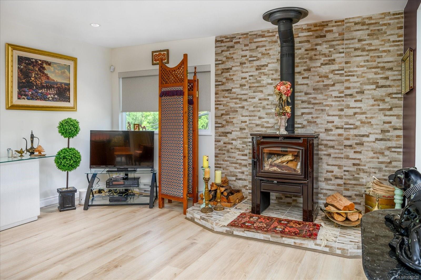 1701 Morden Rd — listing photo 8 of 49