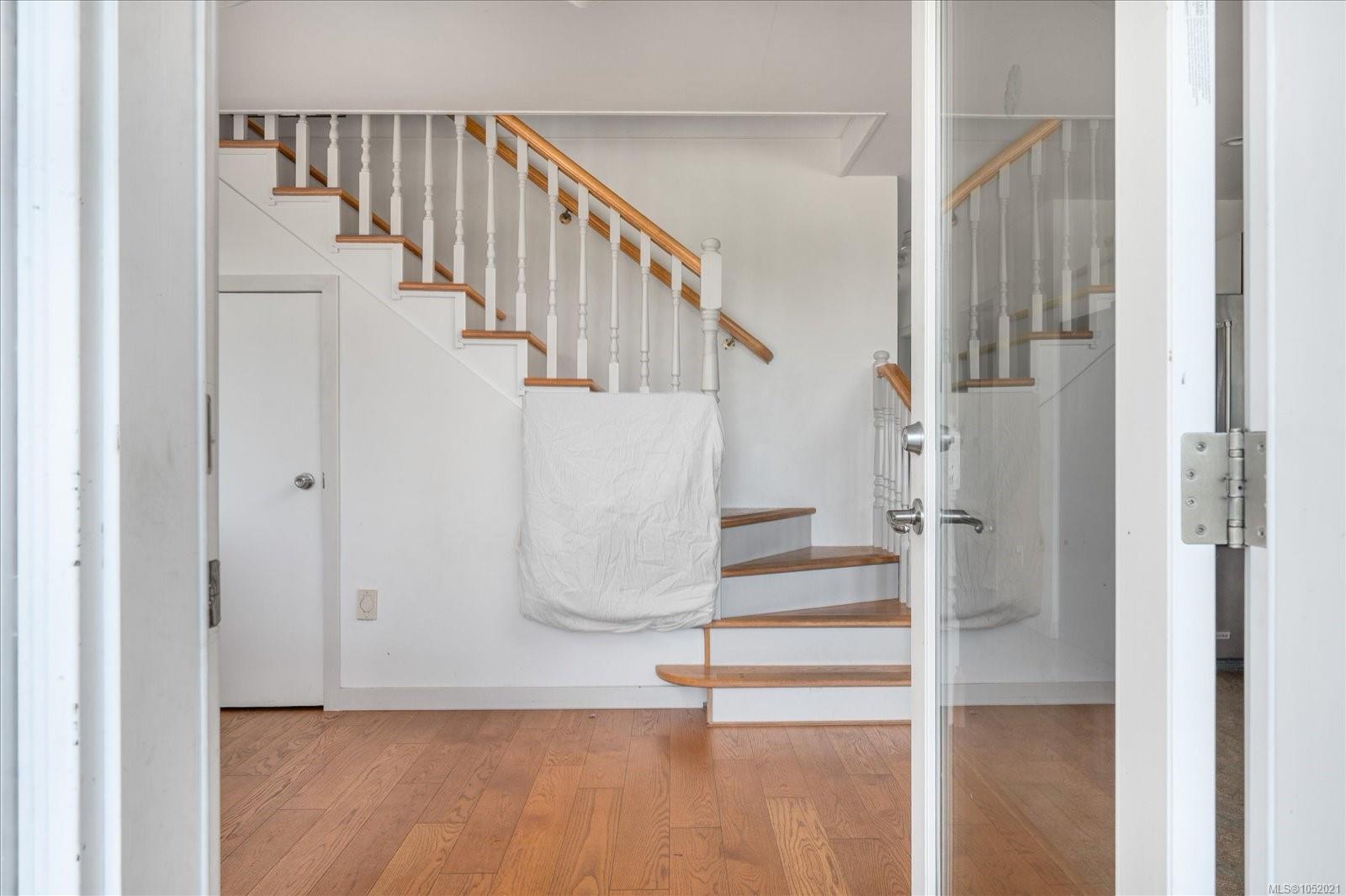 1040 Koen Rd — listing photo 12 of 45