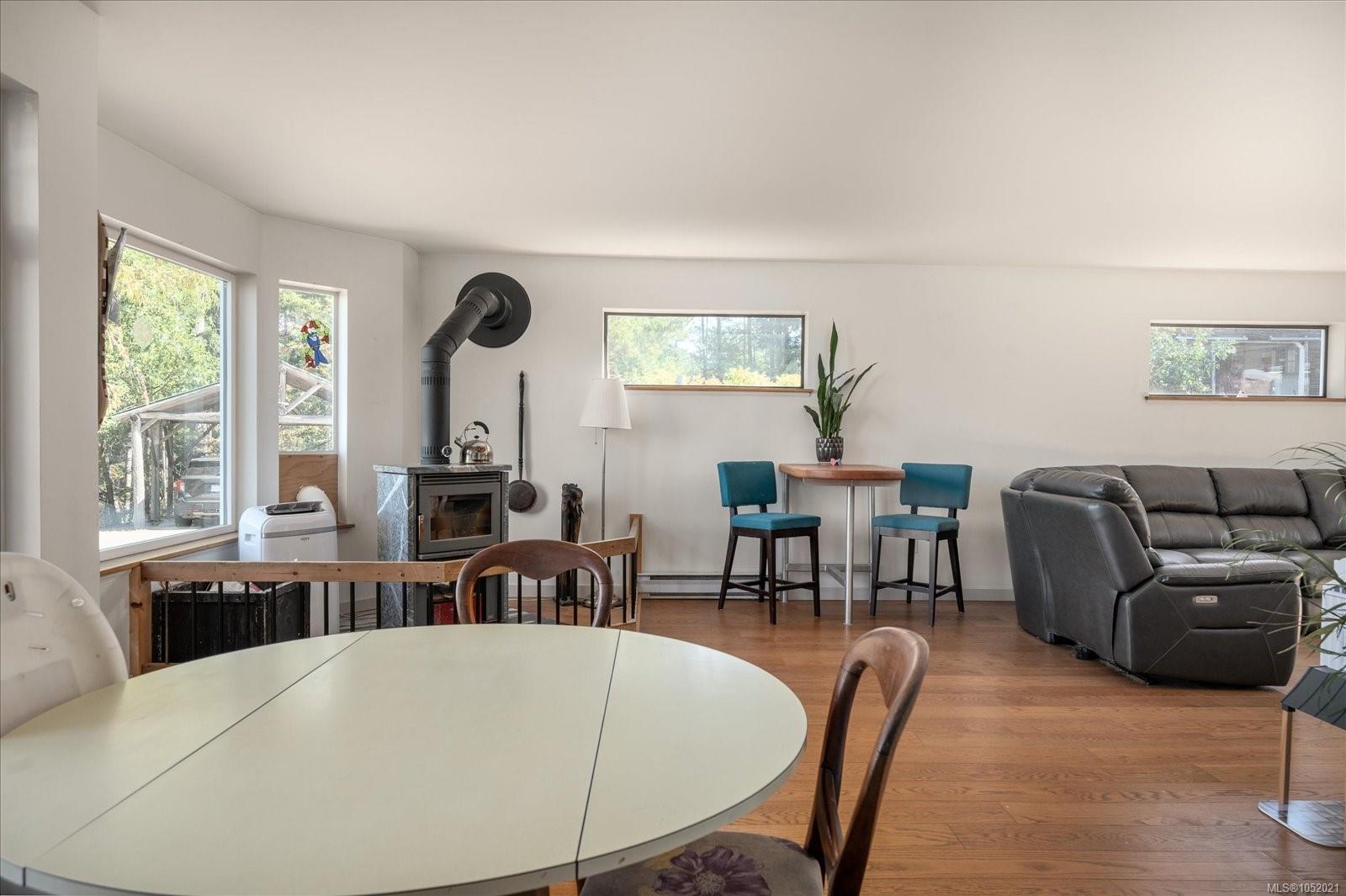 1040 Koen Rd — listing photo 13 of 45