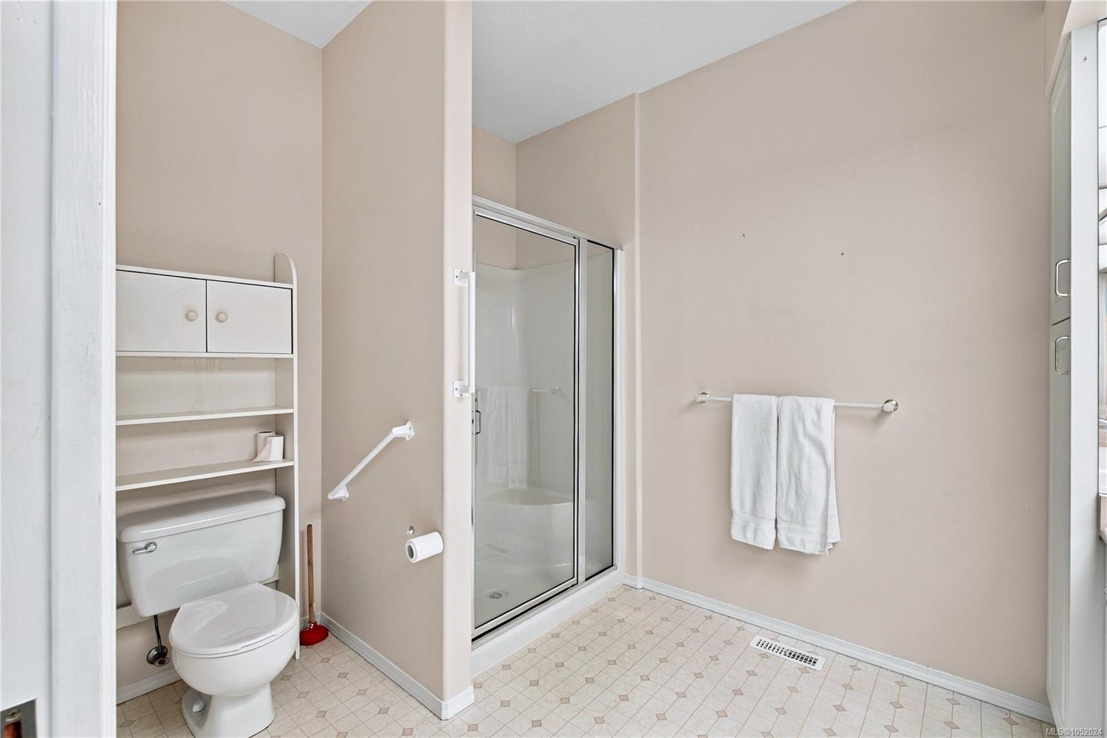 5850 Remi Lane — listing photo 13 of 38