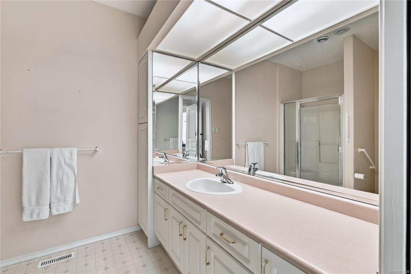 5850 Remi Lane — listing photo 14 of 38