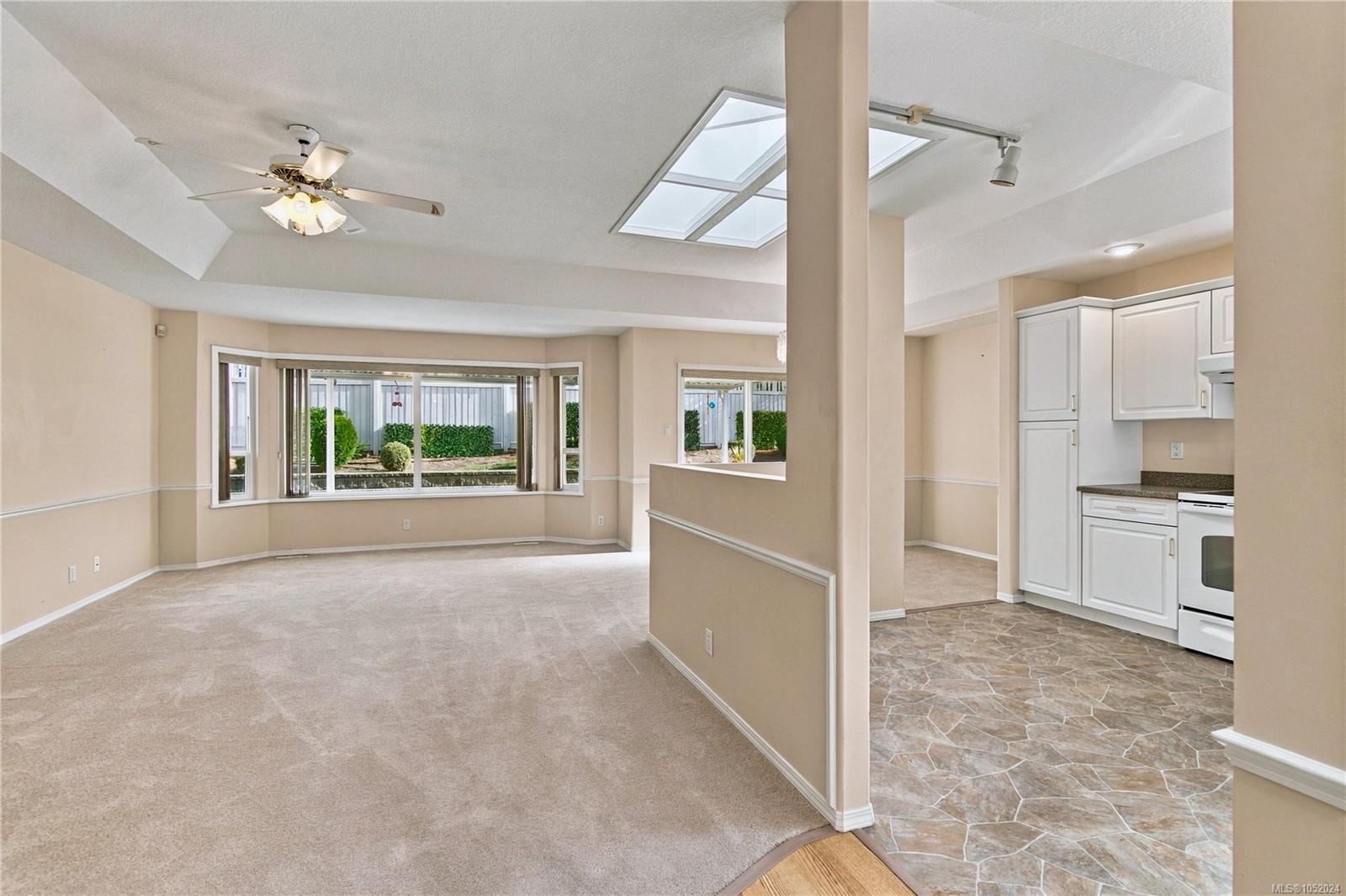 5850 Remi Lane — listing photo 4 of 38