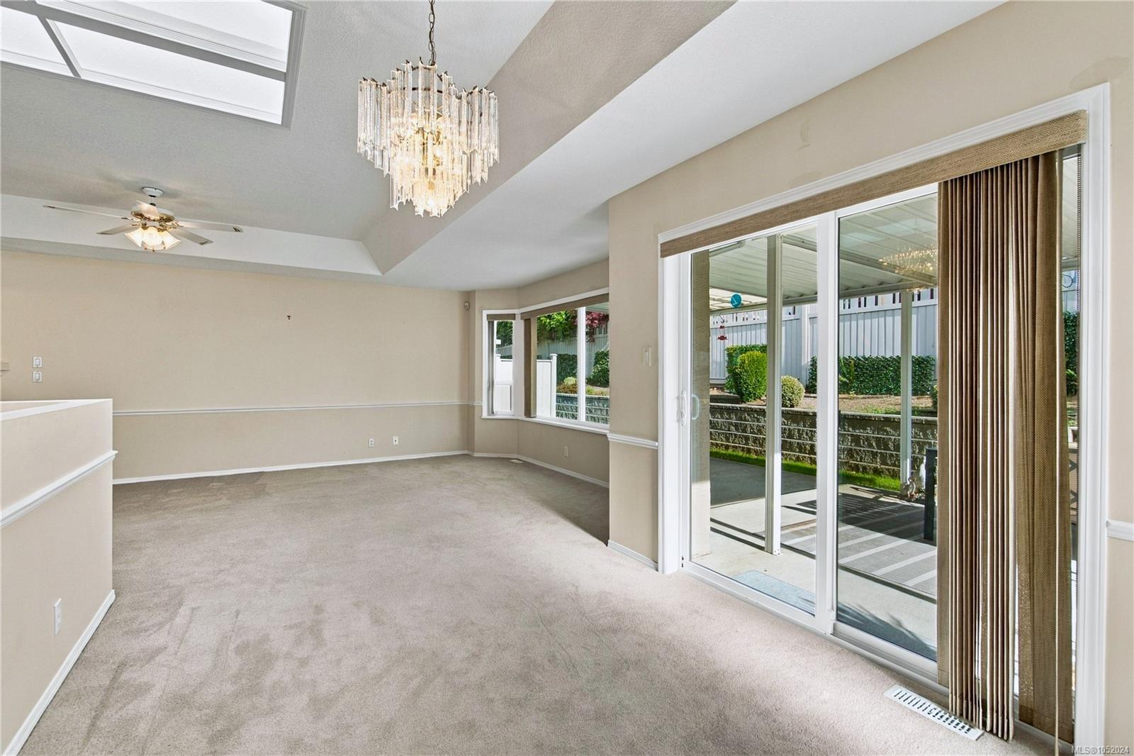 5850 Remi Lane — listing photo 5 of 38