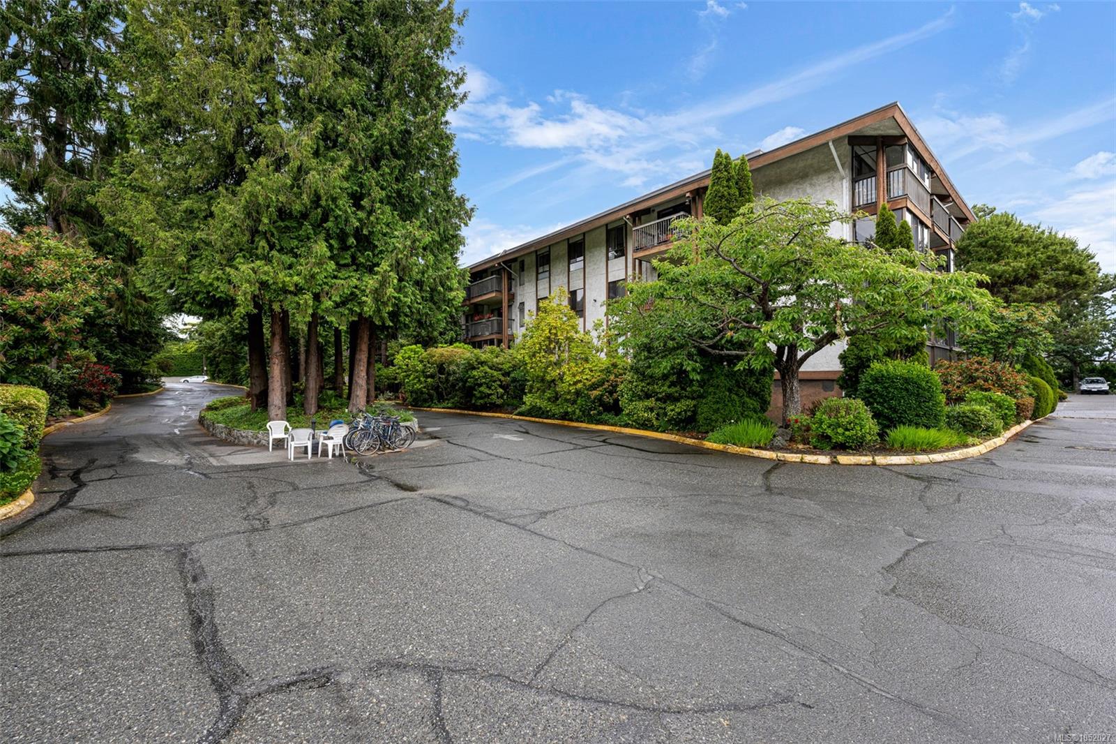 419-1009 McKenzie Ave — listing photo 3 of 35