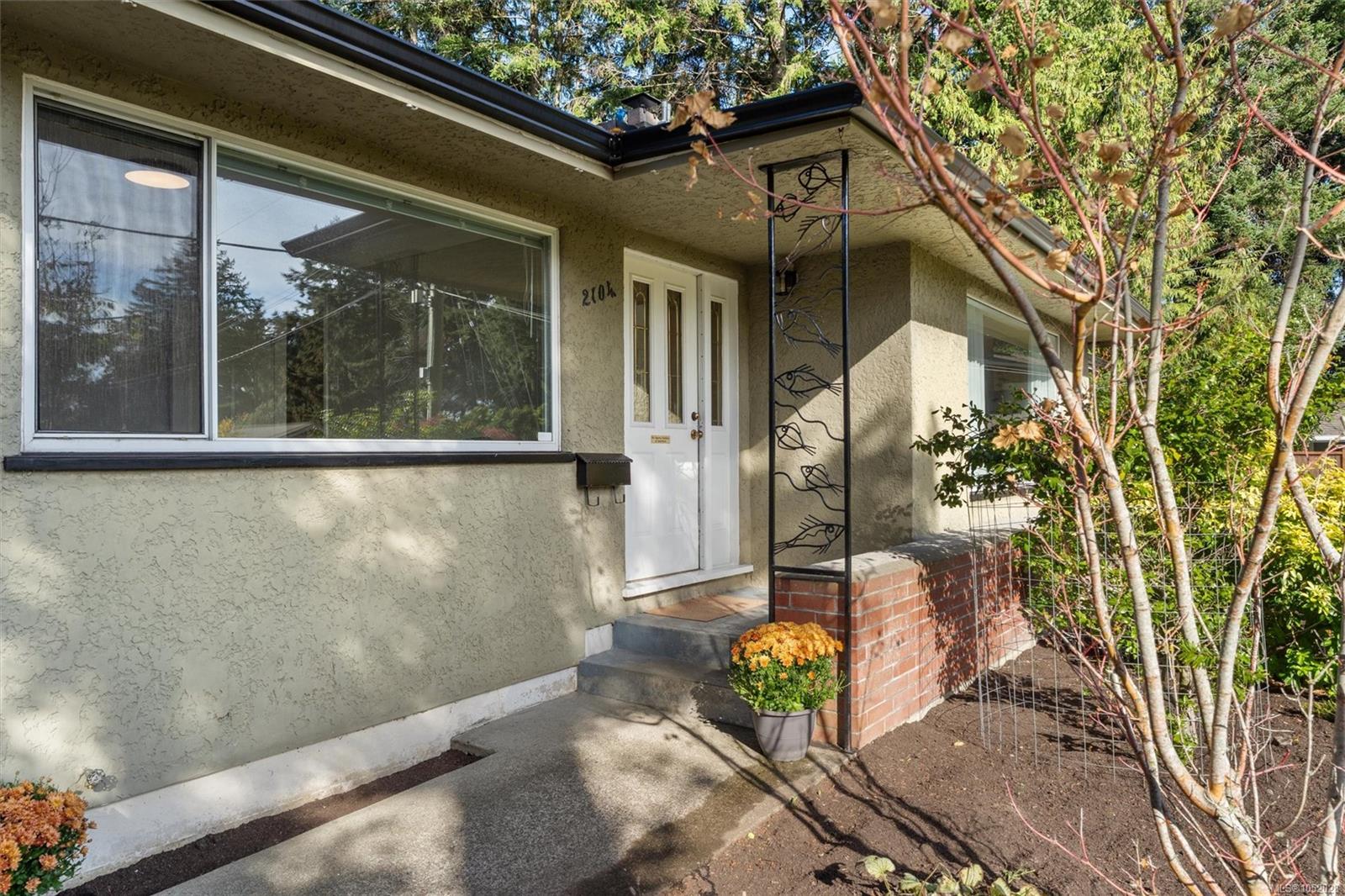 2104 Wenman Dr — listing photo 4 of 41