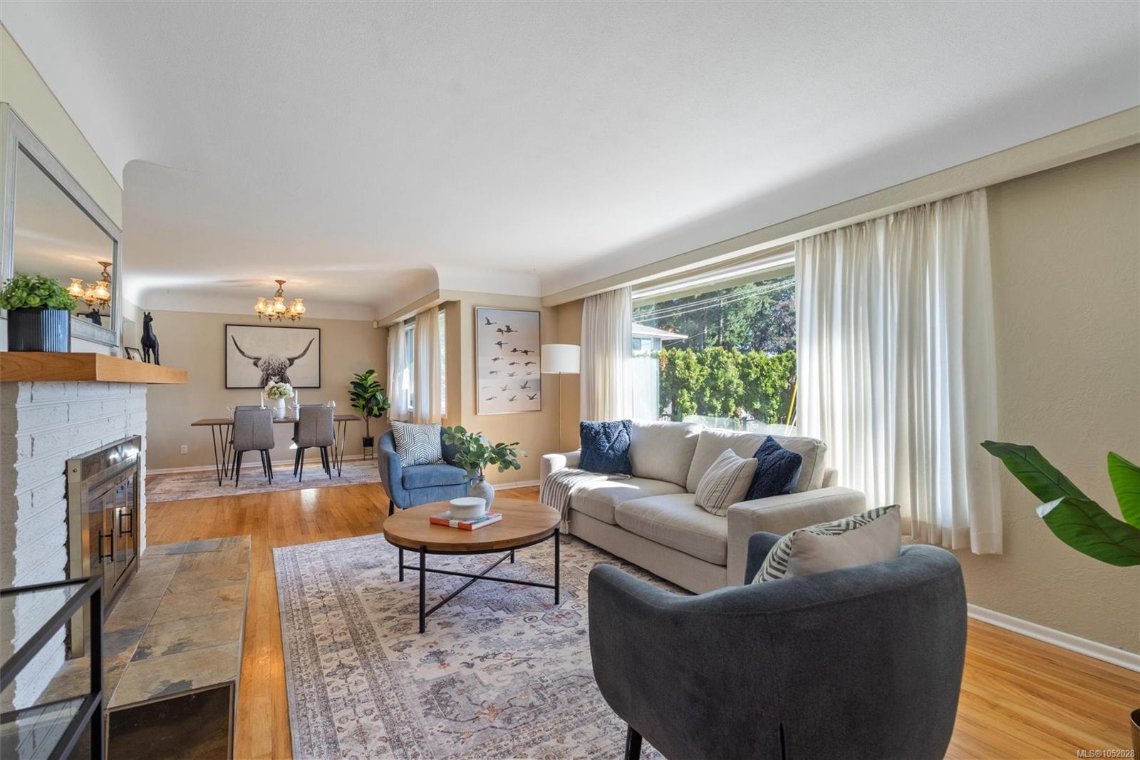 2104 Wenman Dr — listing photo 6 of 41