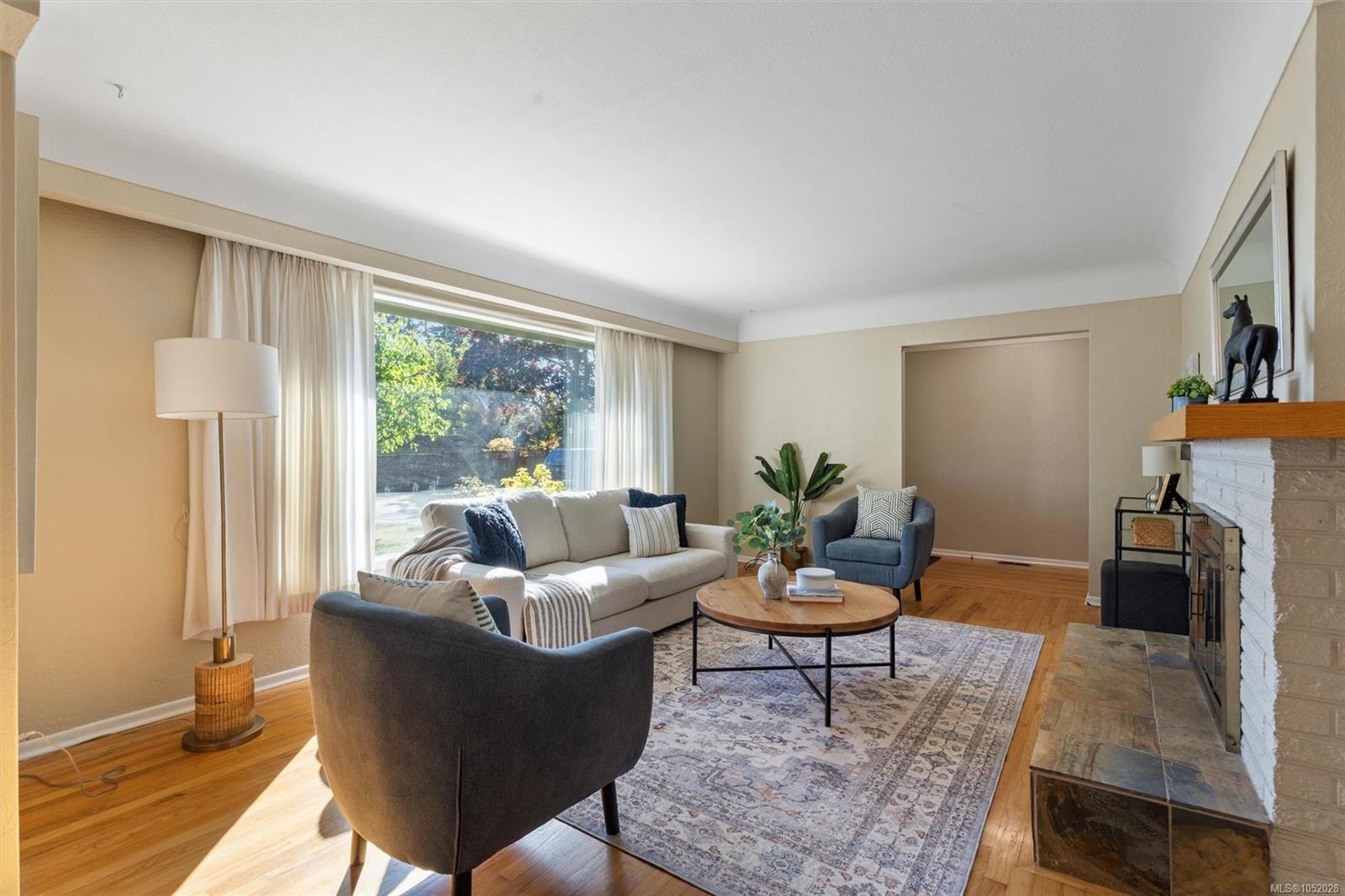 2104 Wenman Dr — listing photo 9 of 41