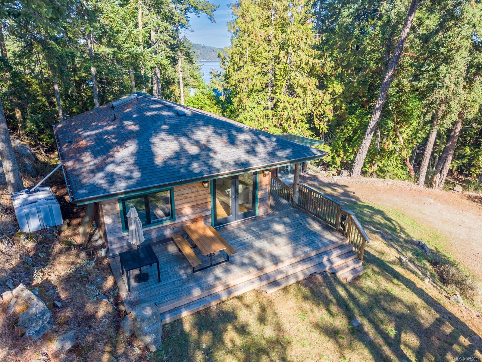 4318 Port Washington Rd — listing photo 3 of 37