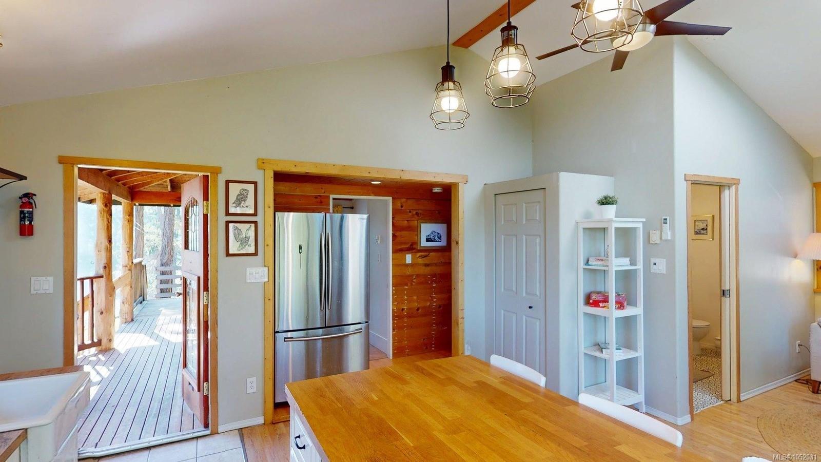4318 Port Washington Rd — listing photo 7 of 37