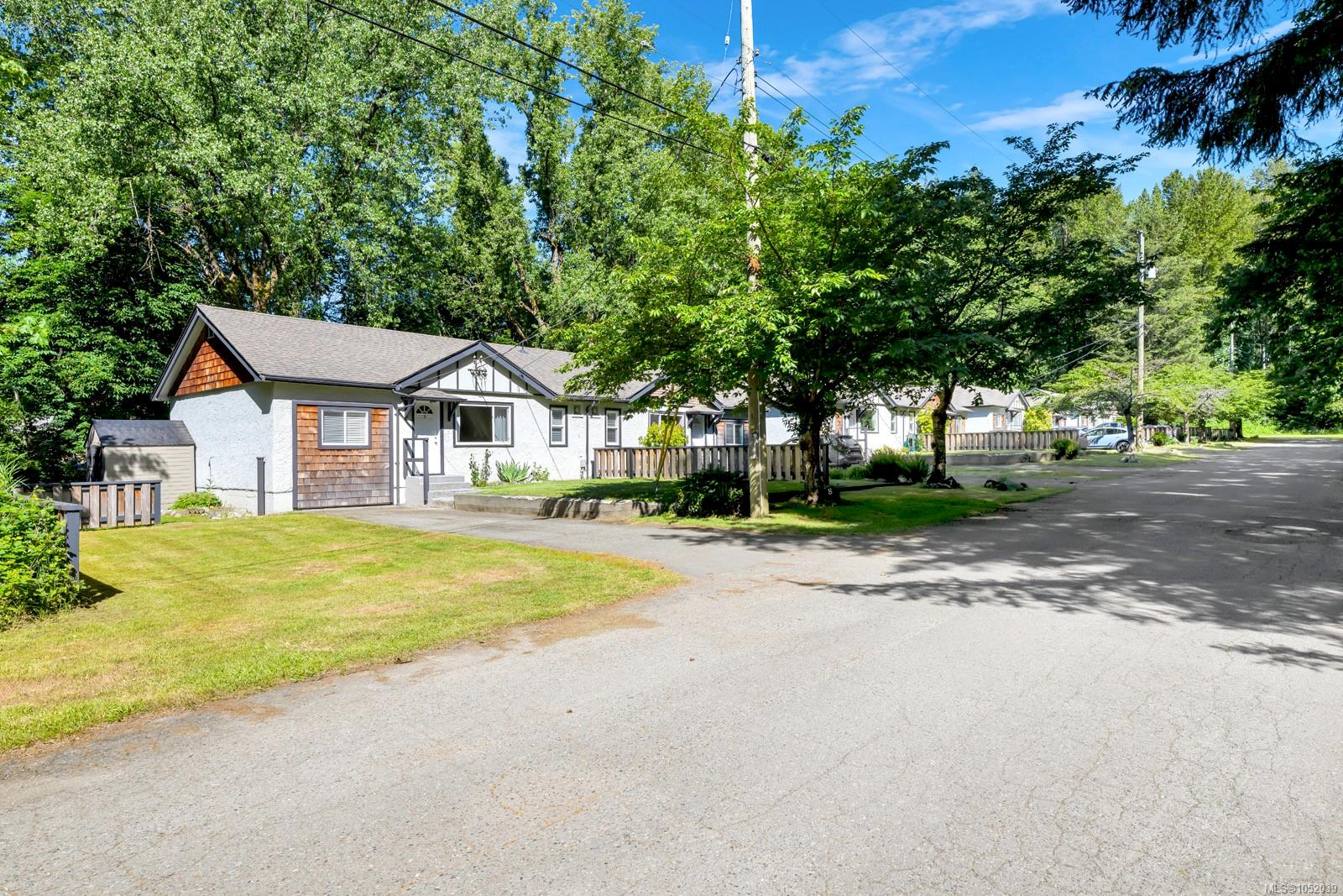 8033 Greendale Rd — listing photo 8 of 46