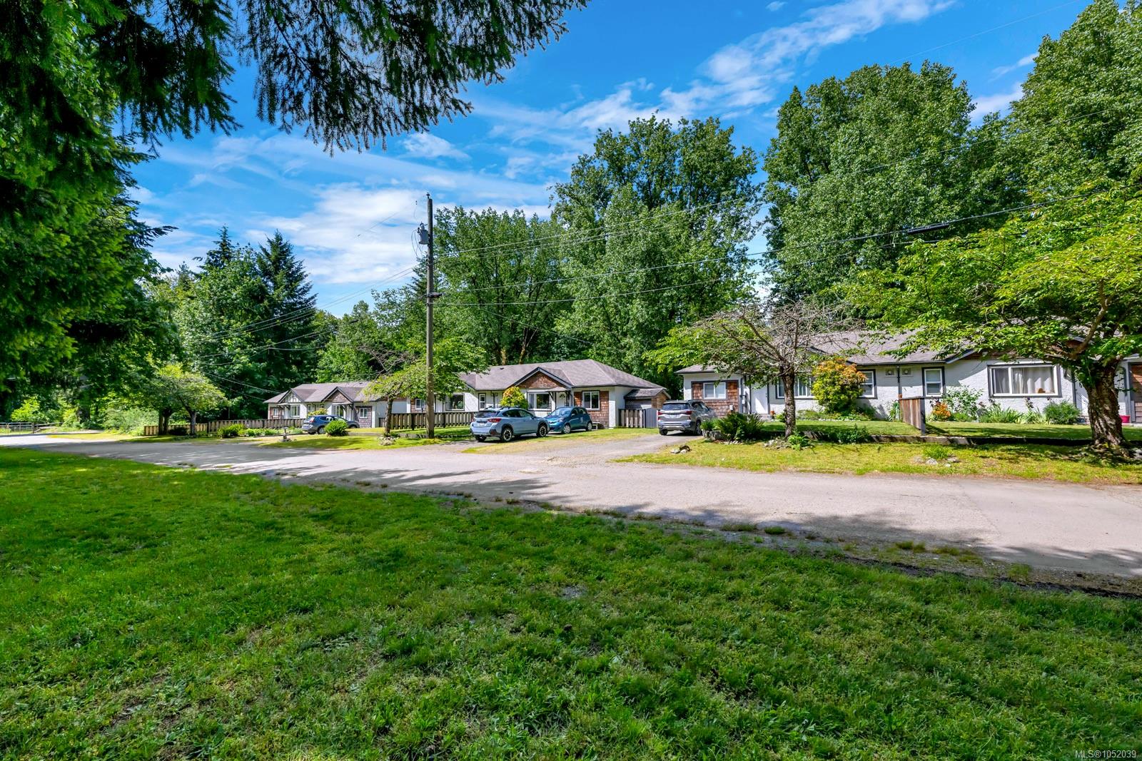 8033 Greendale Rd — listing photo 9 of 46