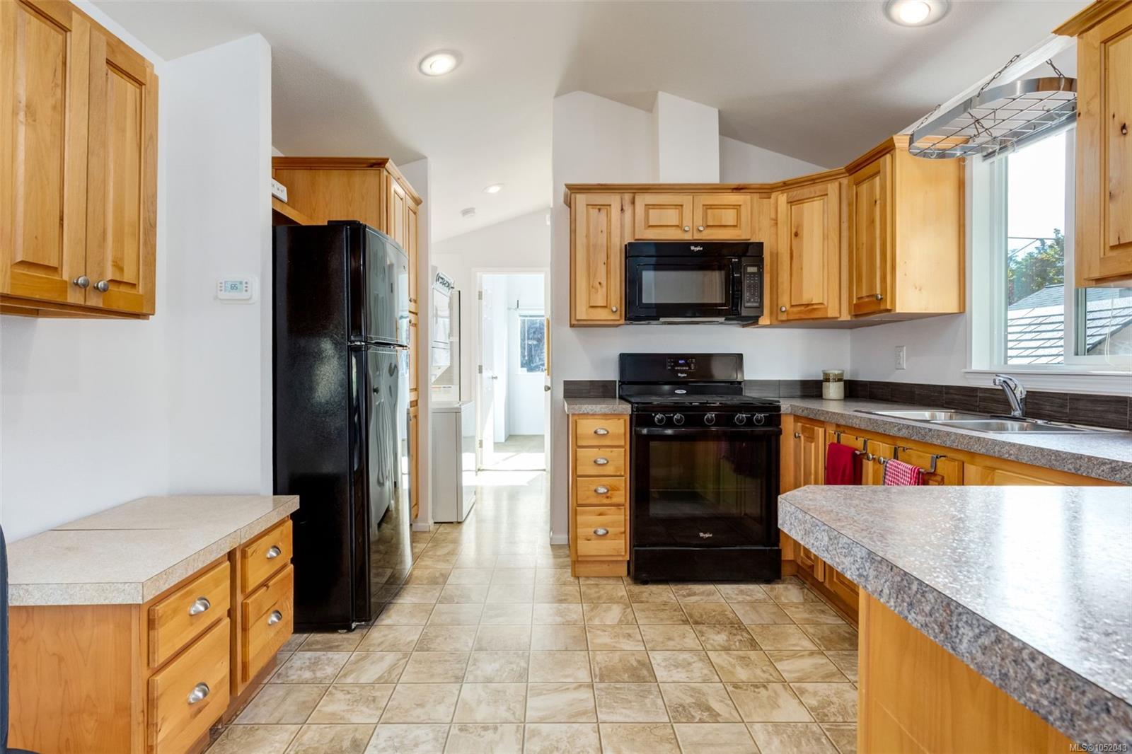 107-3042 River Rd — listing photo 8 of 41