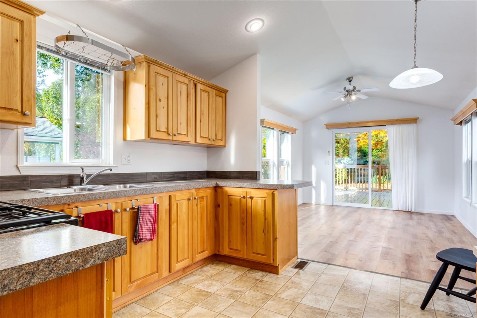 107-3042 River Rd — listing photo 9 of 41