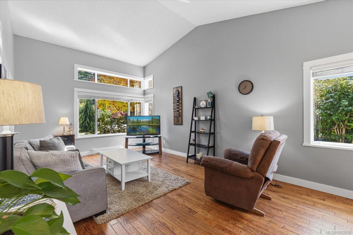 558 Johnstone Rd — listing photo 11 of 64
