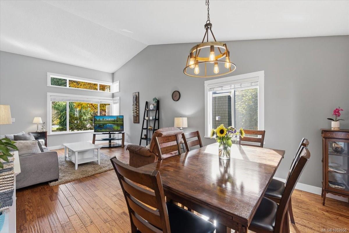 558 Johnstone Rd — listing photo 5 of 64