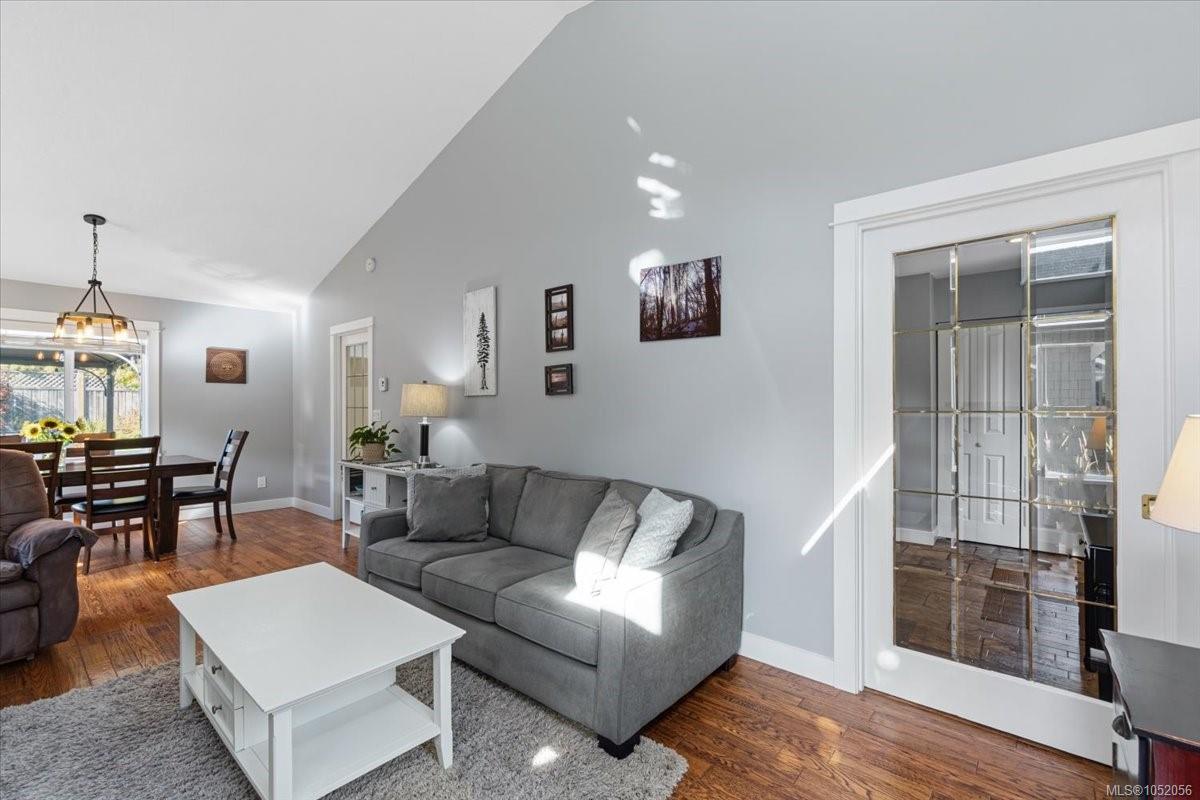 558 Johnstone Rd — listing photo 10 of 64
