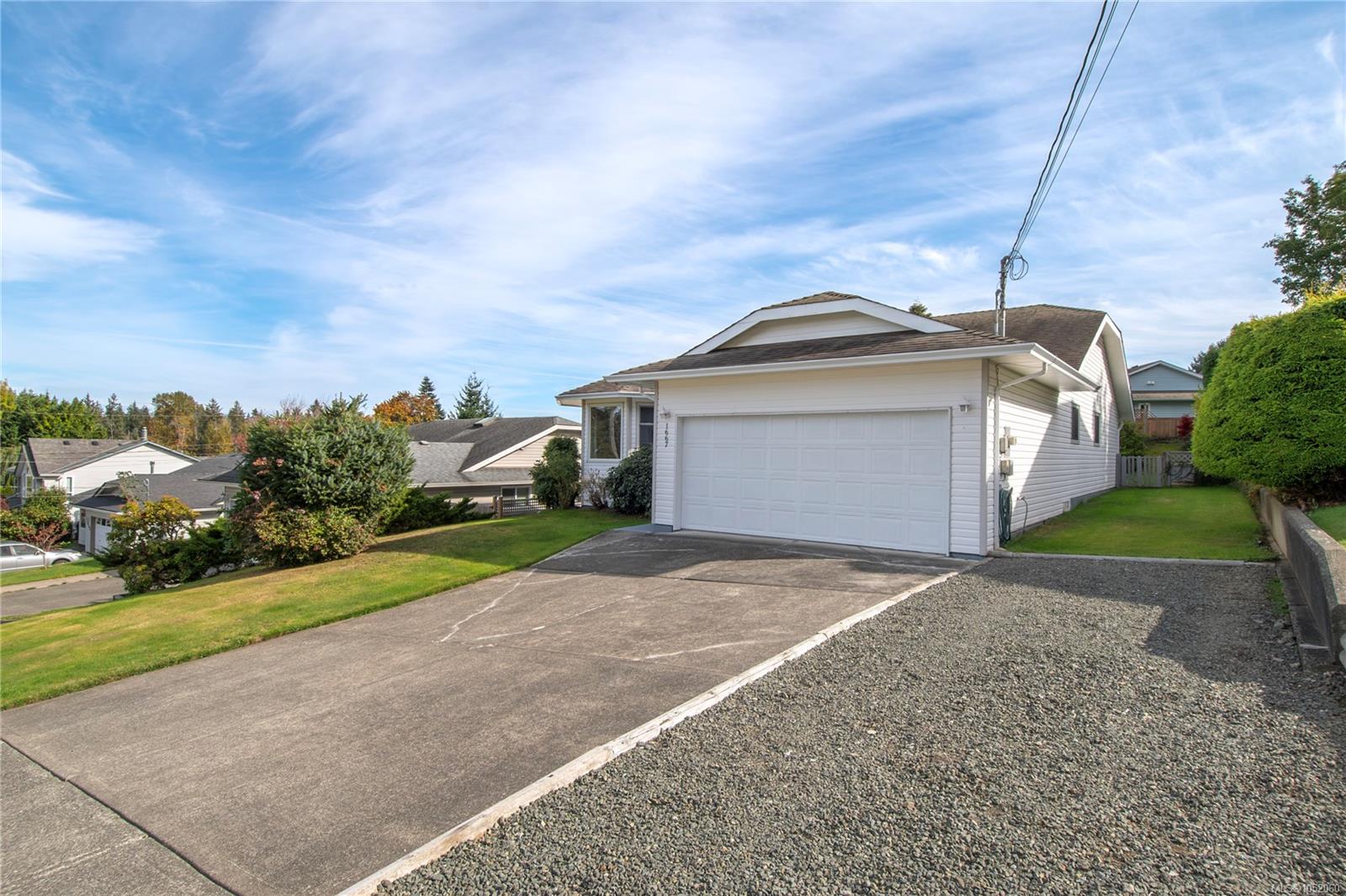 1667 Meadowbrook Dr — listing photo 4 of 41