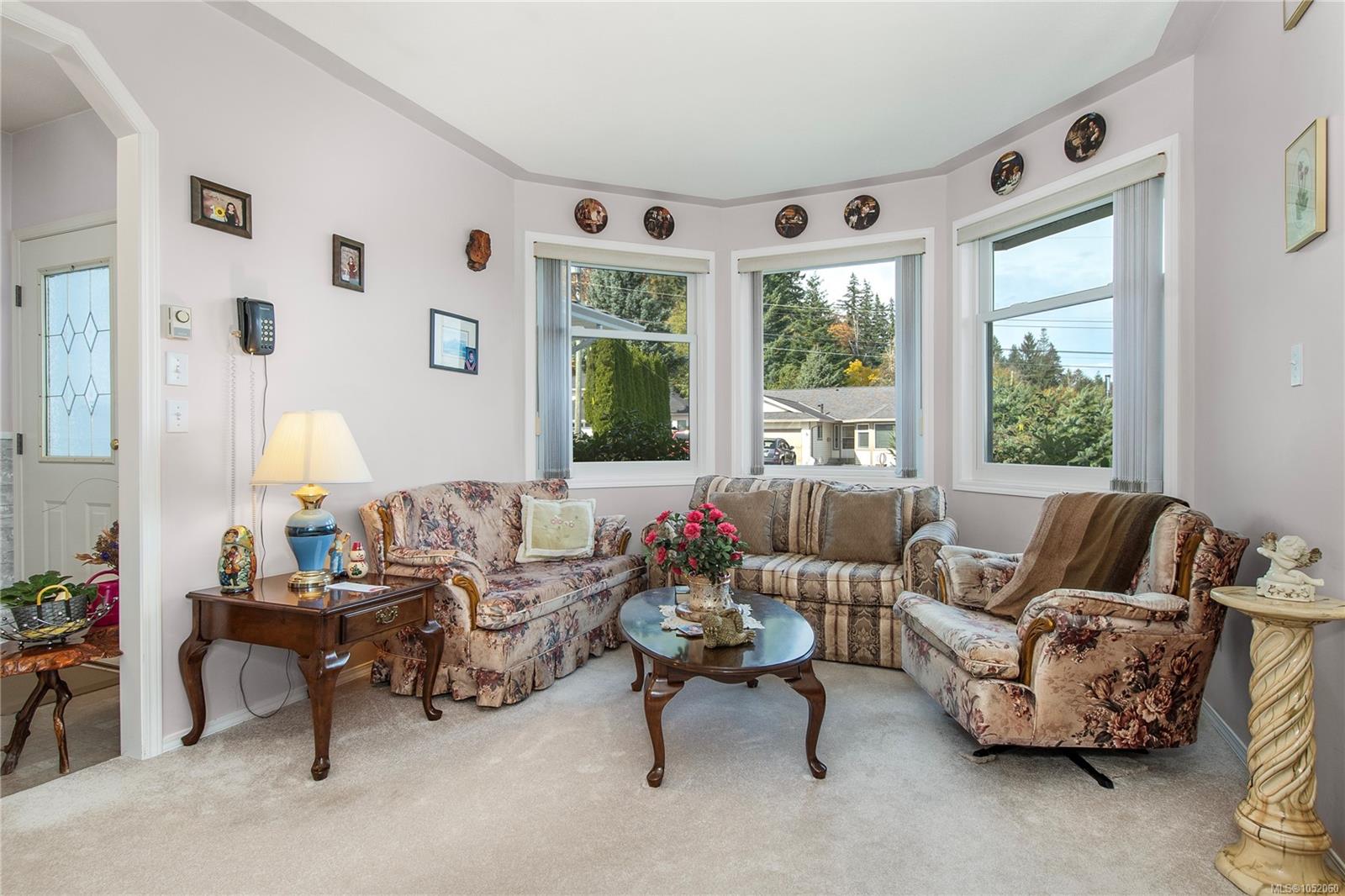 1667 Meadowbrook Dr — listing photo 9 of 41
