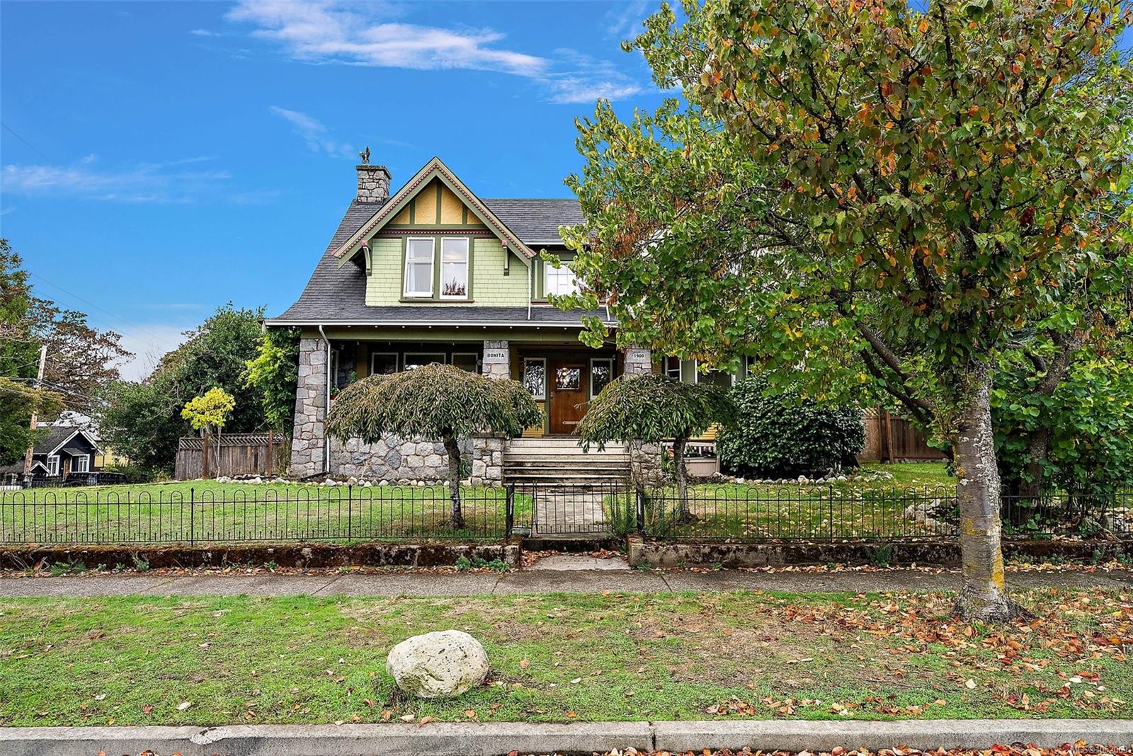 1900 Belmont Ave — listing photo 3 of 48
