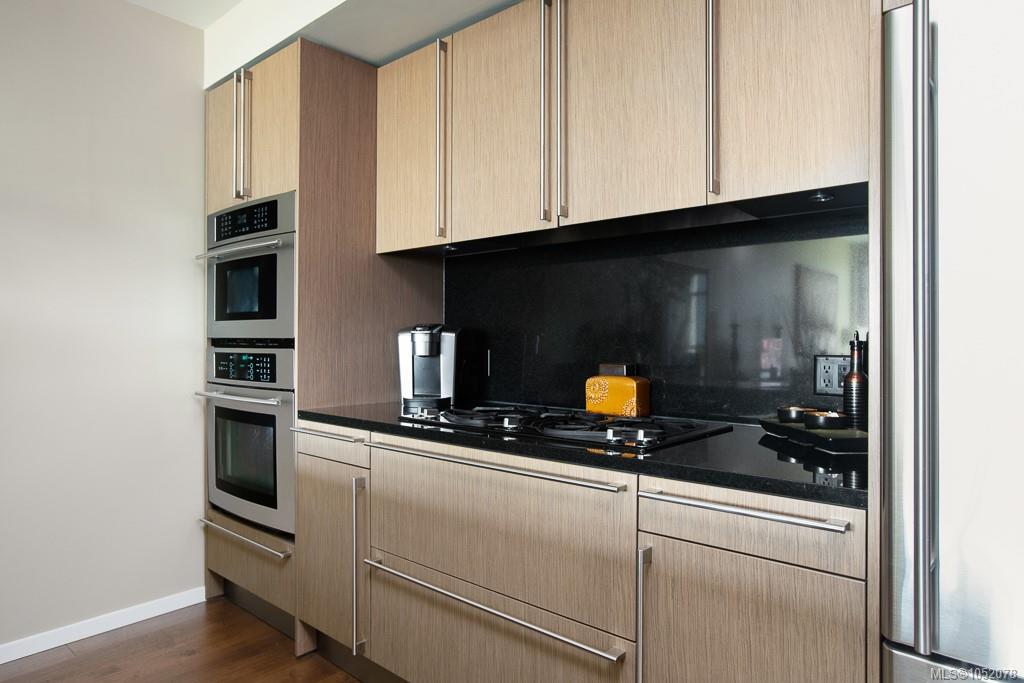 905-100 Saghalie Rd — listing photo 5 of 25