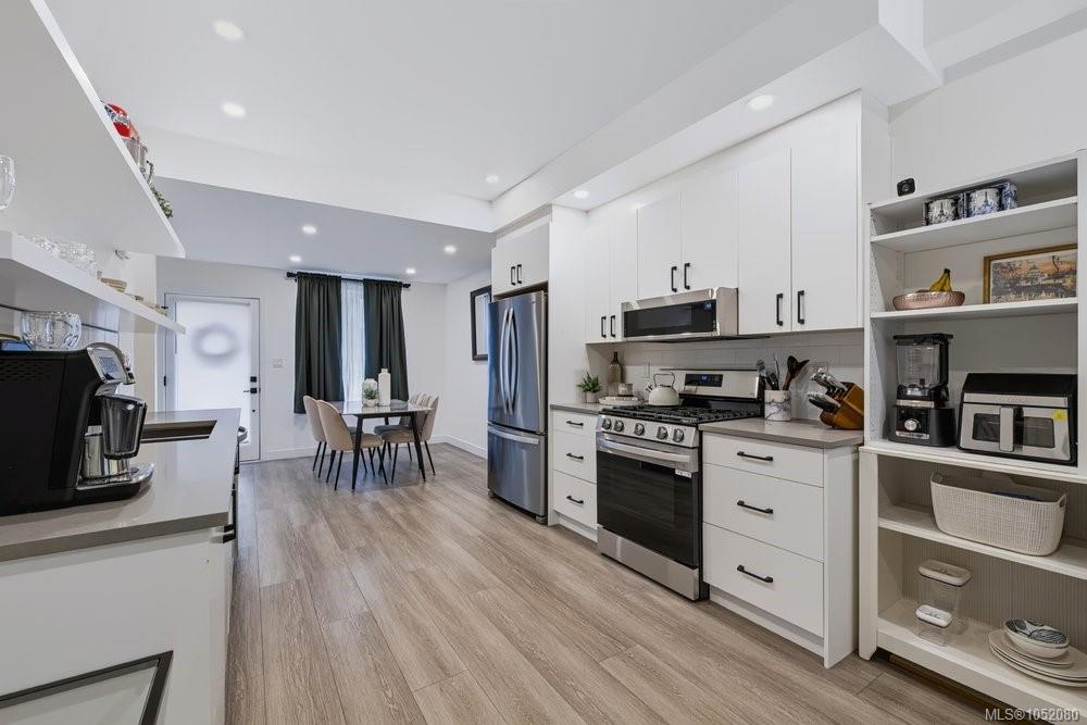 2831 Caster Pl — listing photo 10 of 30
