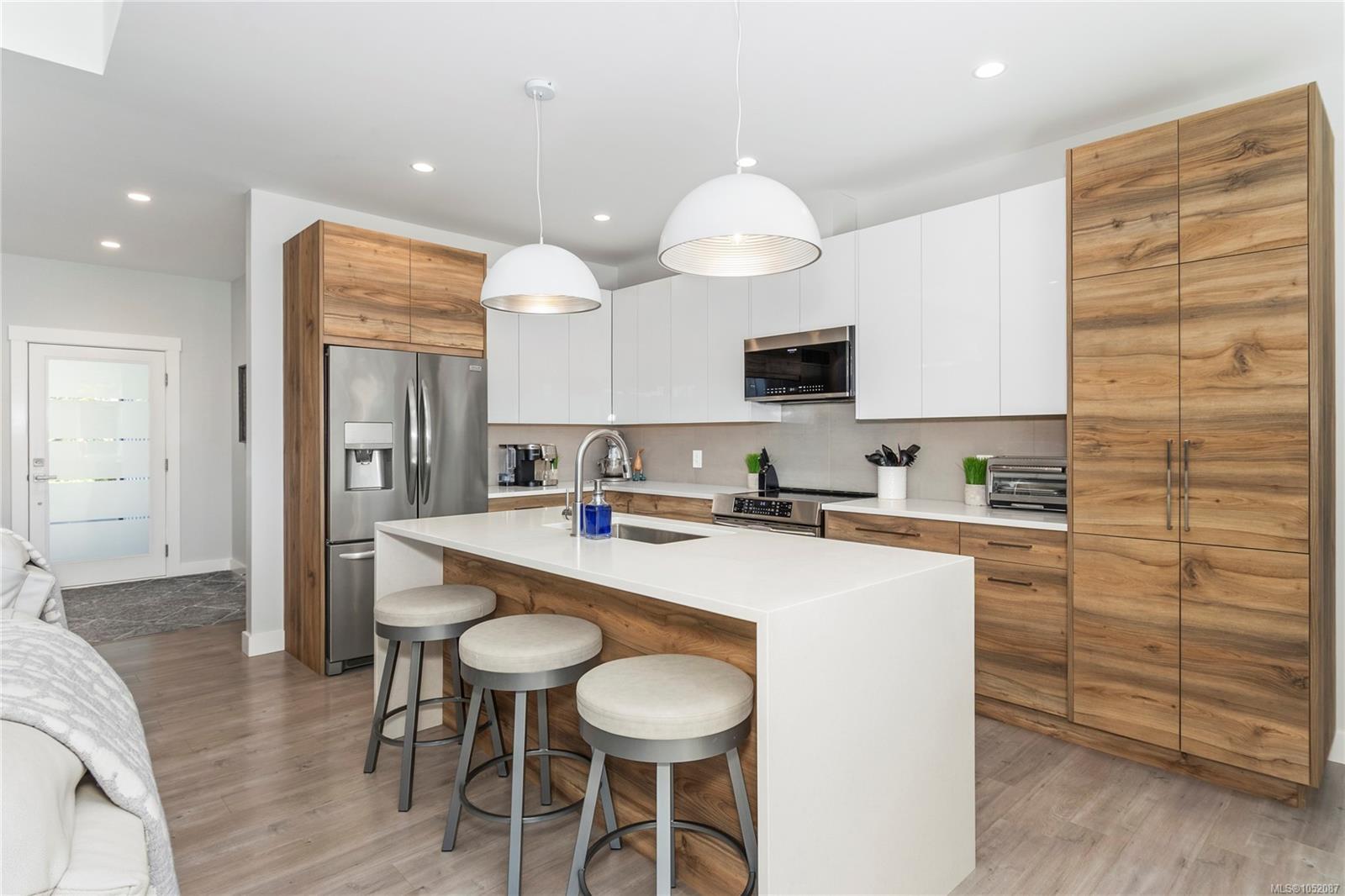 140 WALWORTH Rd — listing photo 3 of 42
