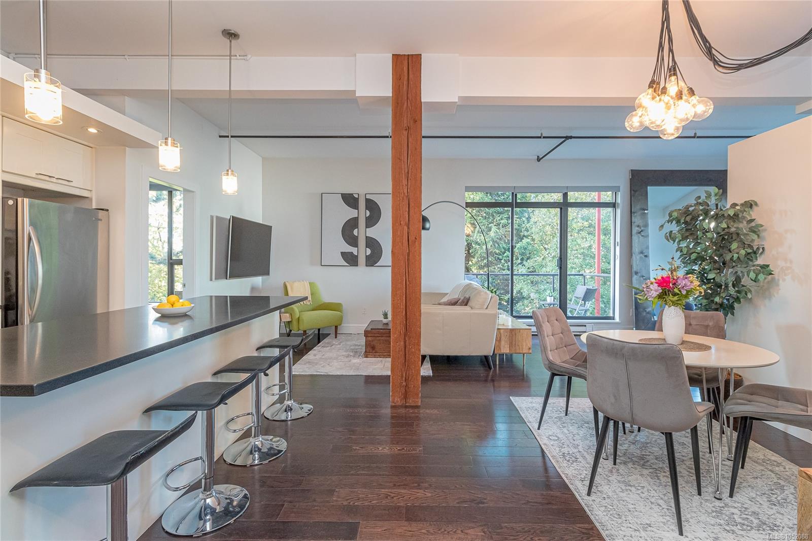 213-455 Sitkum Rd — listing photo 2 of 34