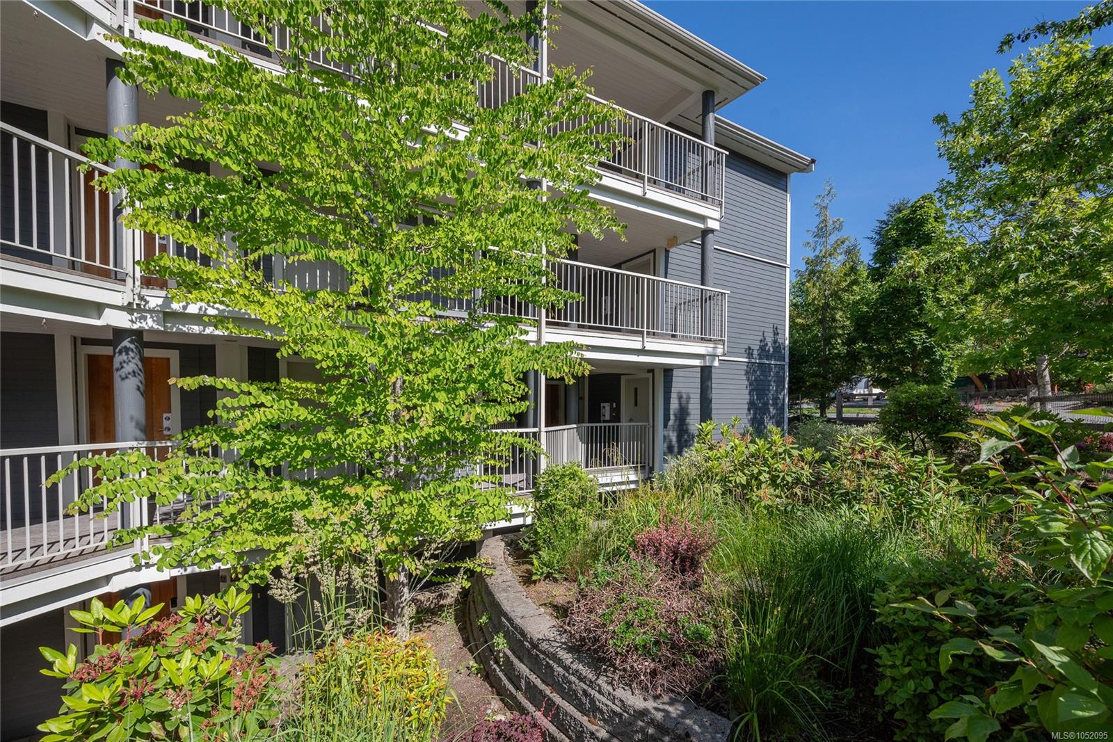 217-1600 Stroulger Rd — listing photo 4 of 72