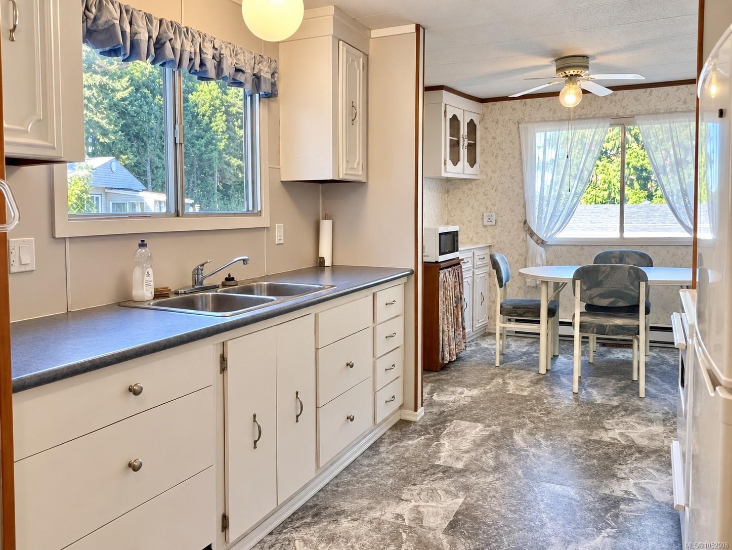 6-4544 Lanes Rd — listing photo 9 of 34