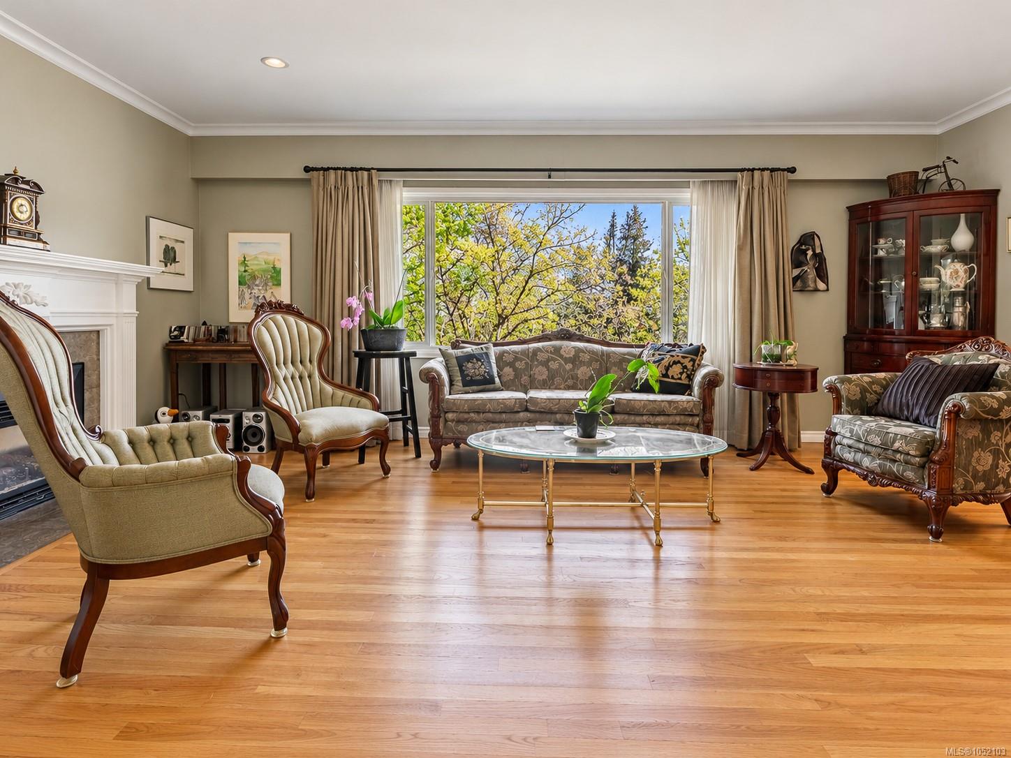 3524 Plymouth Rd — listing photo 3 of 46