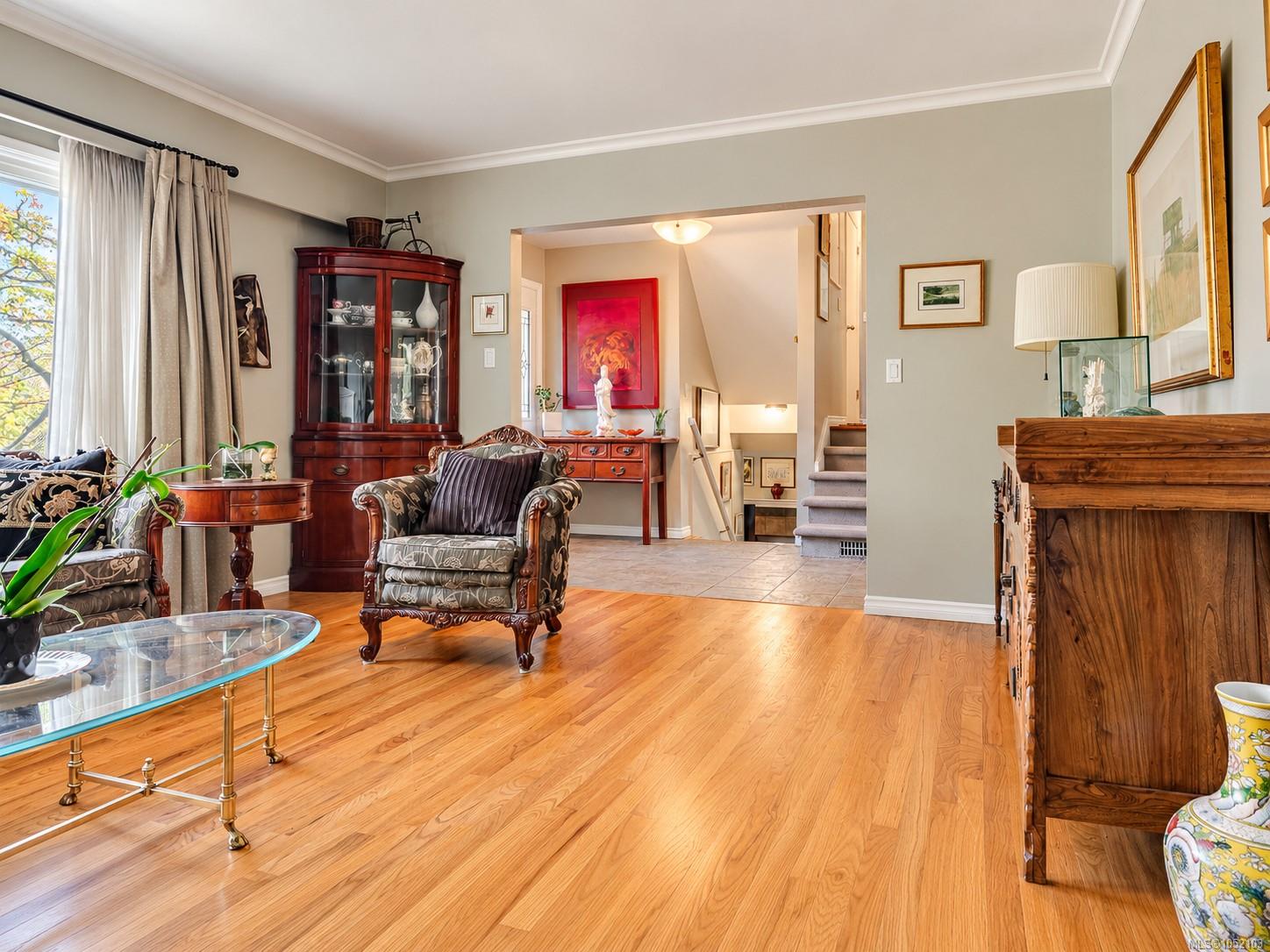3524 Plymouth Rd — listing photo 5 of 46