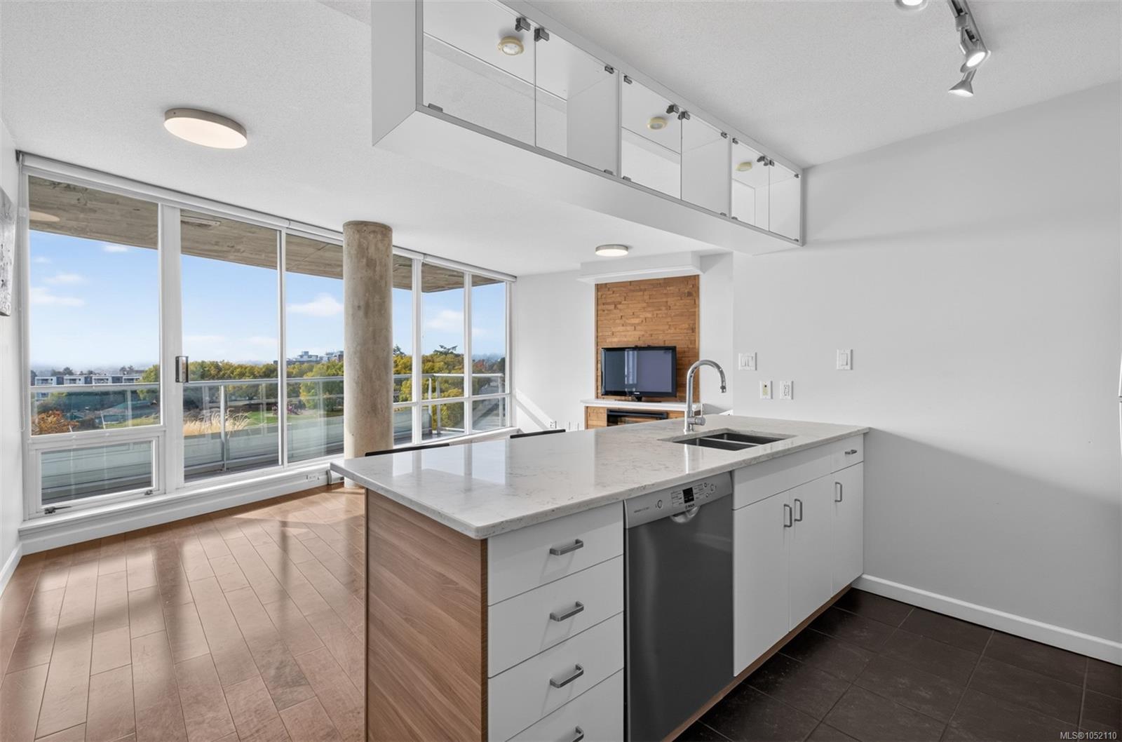 805-160 Wilson St — listing photo 11 of 62